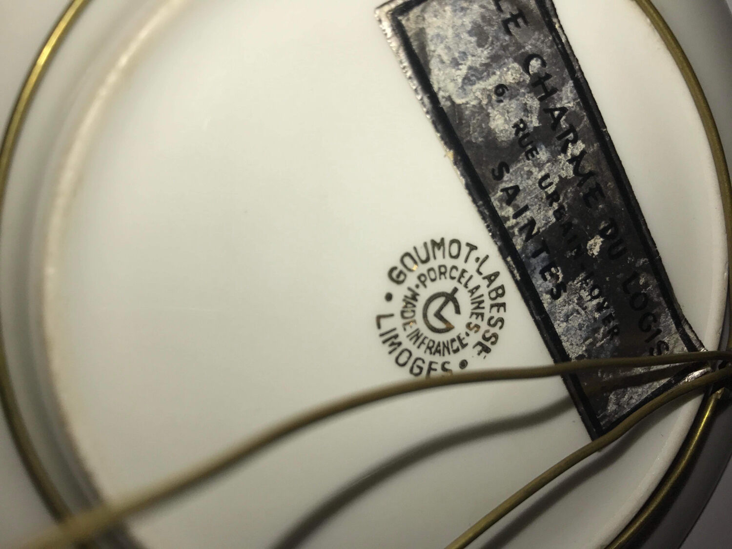 Fragonard plate with wall support