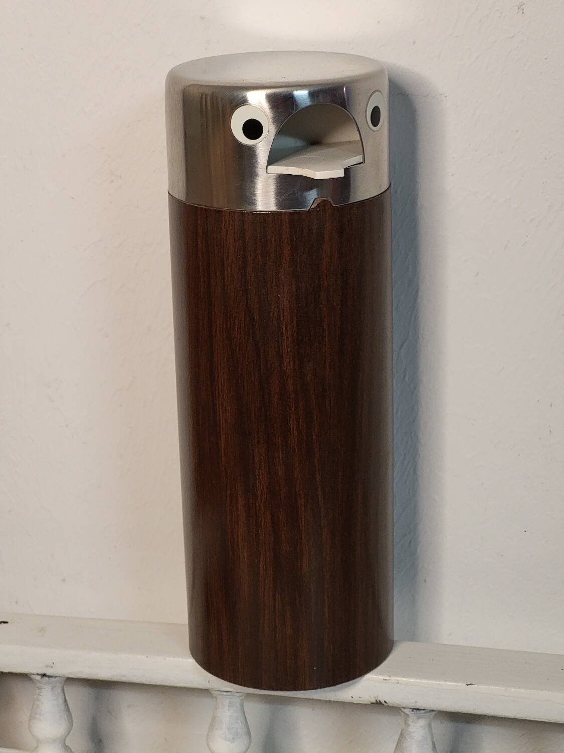 Peanut dispenser