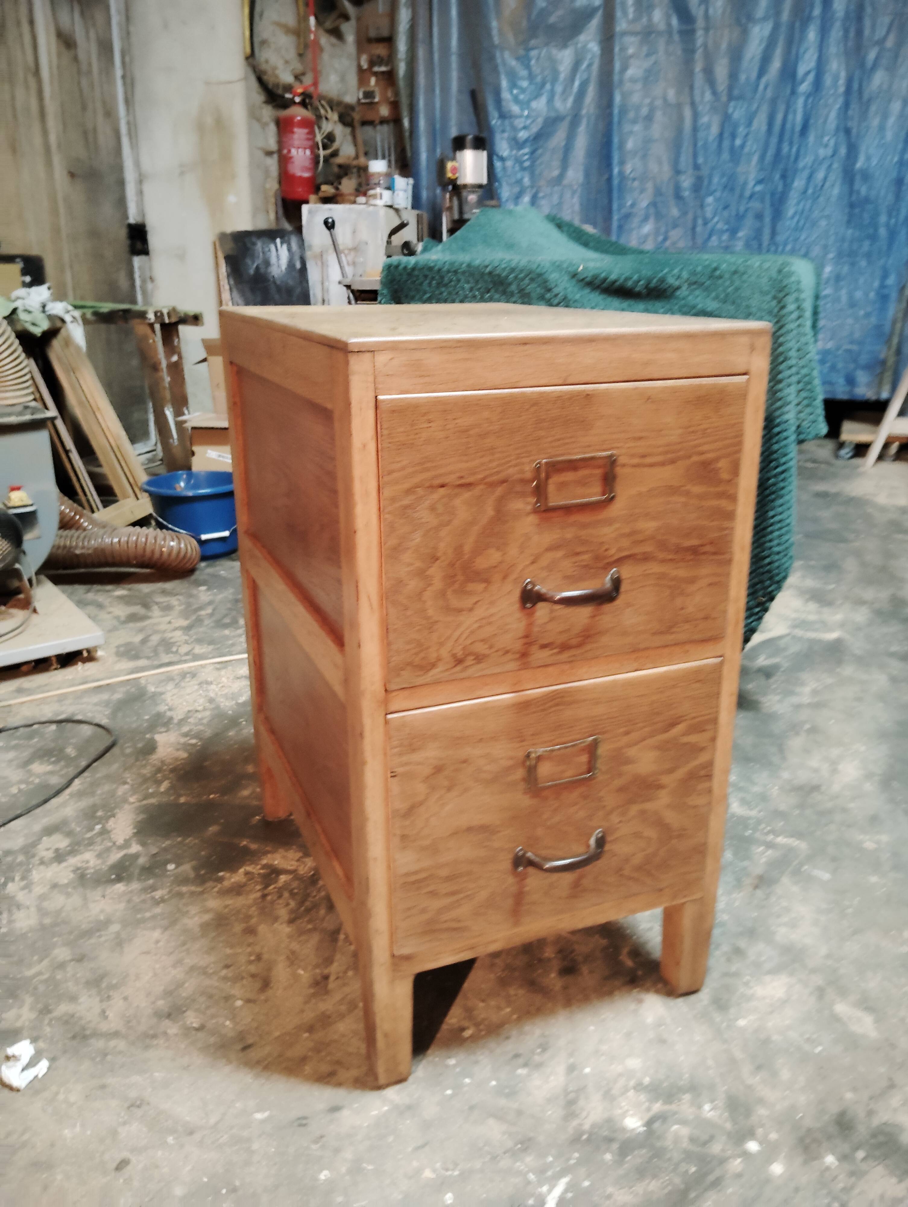 Workbench for freestanding use, lightened