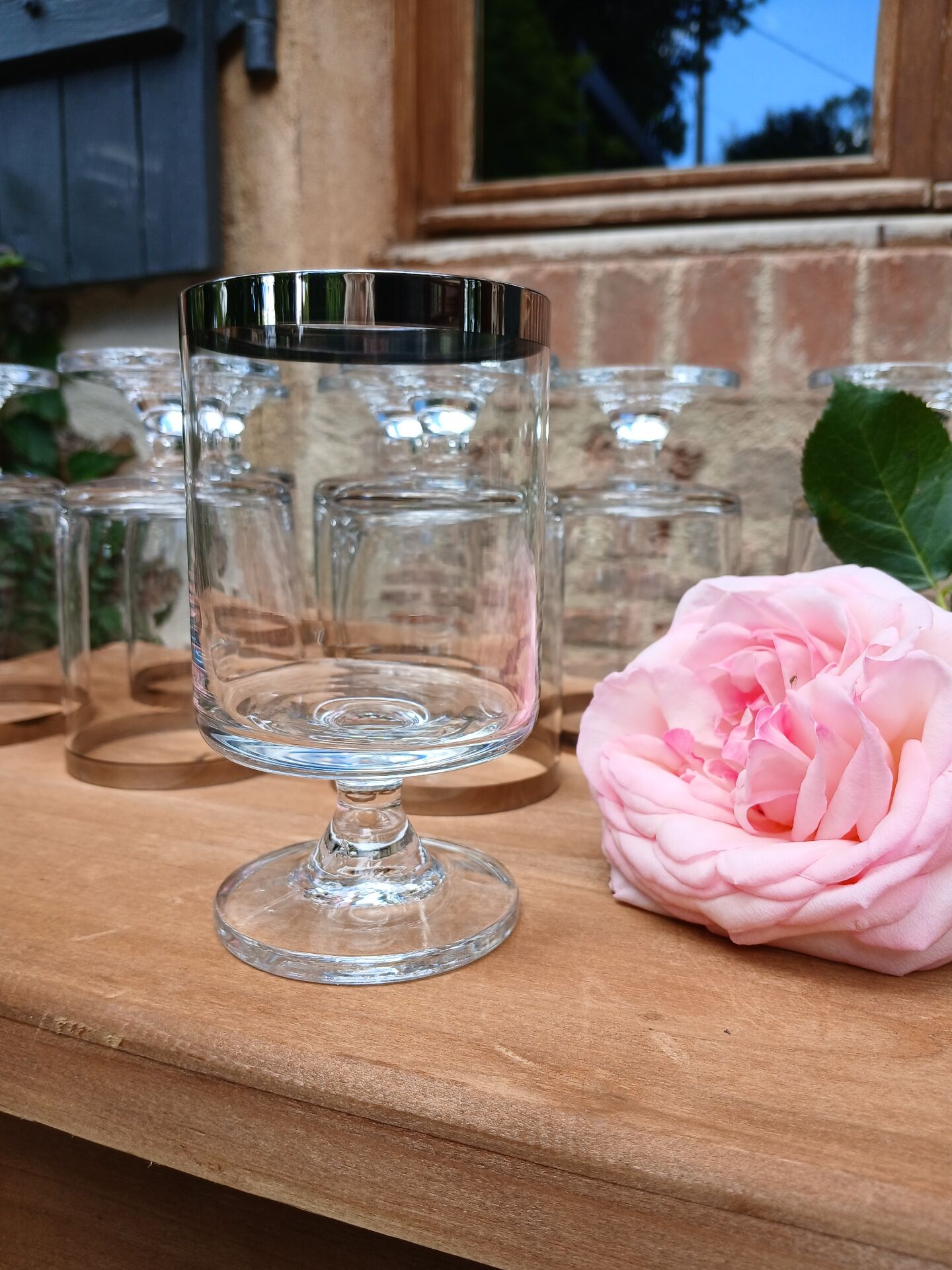 8 verres à pied vintages