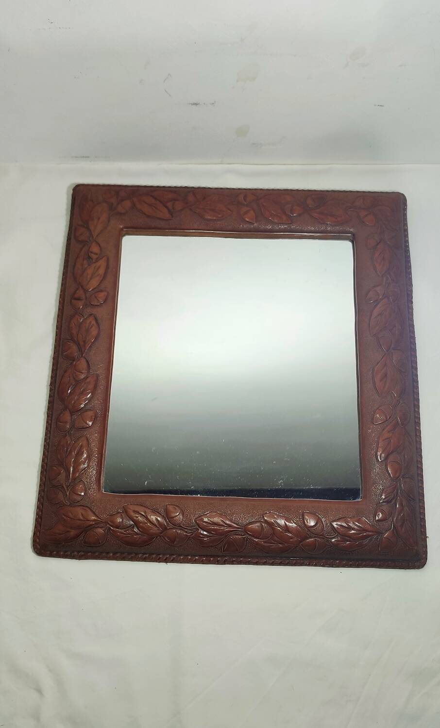 Espejo de pared de cuero. España, 1970s.