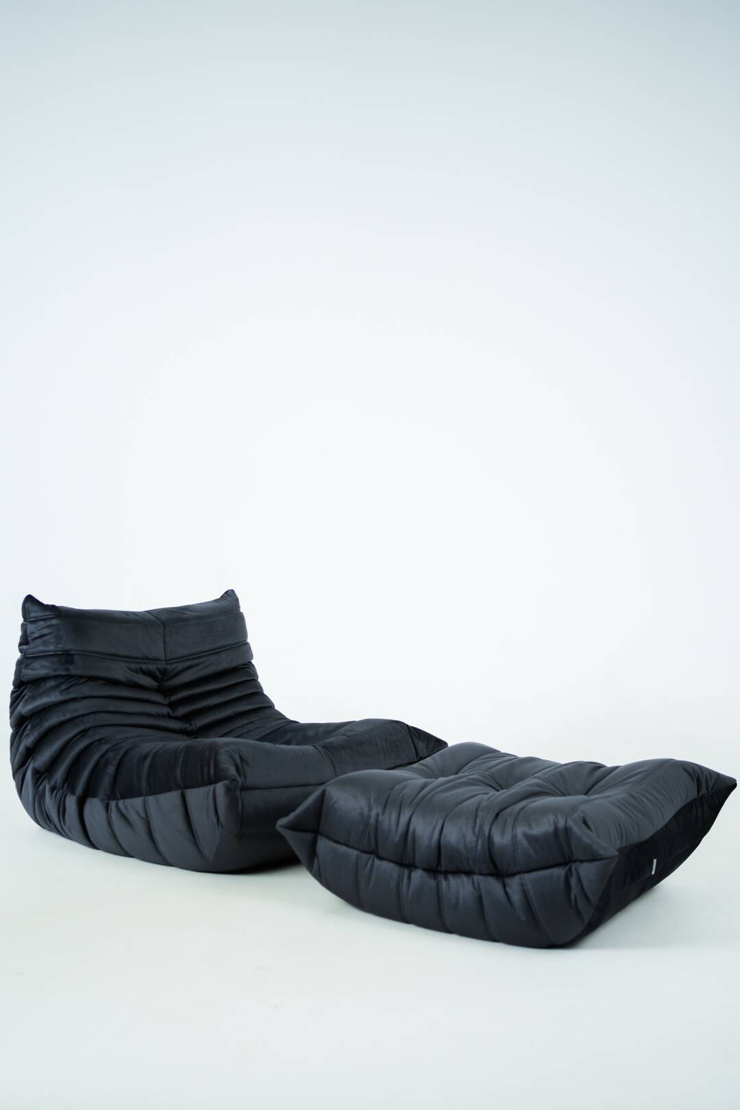 Togo set of chair and pouf in black shiny velvet