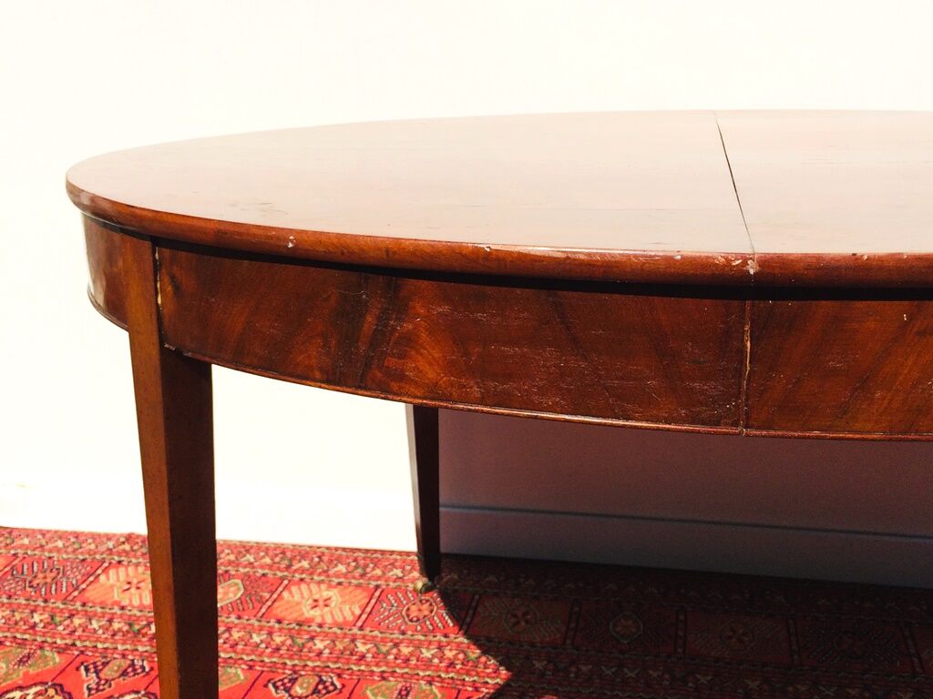 19th expandable empire table 4/6 p