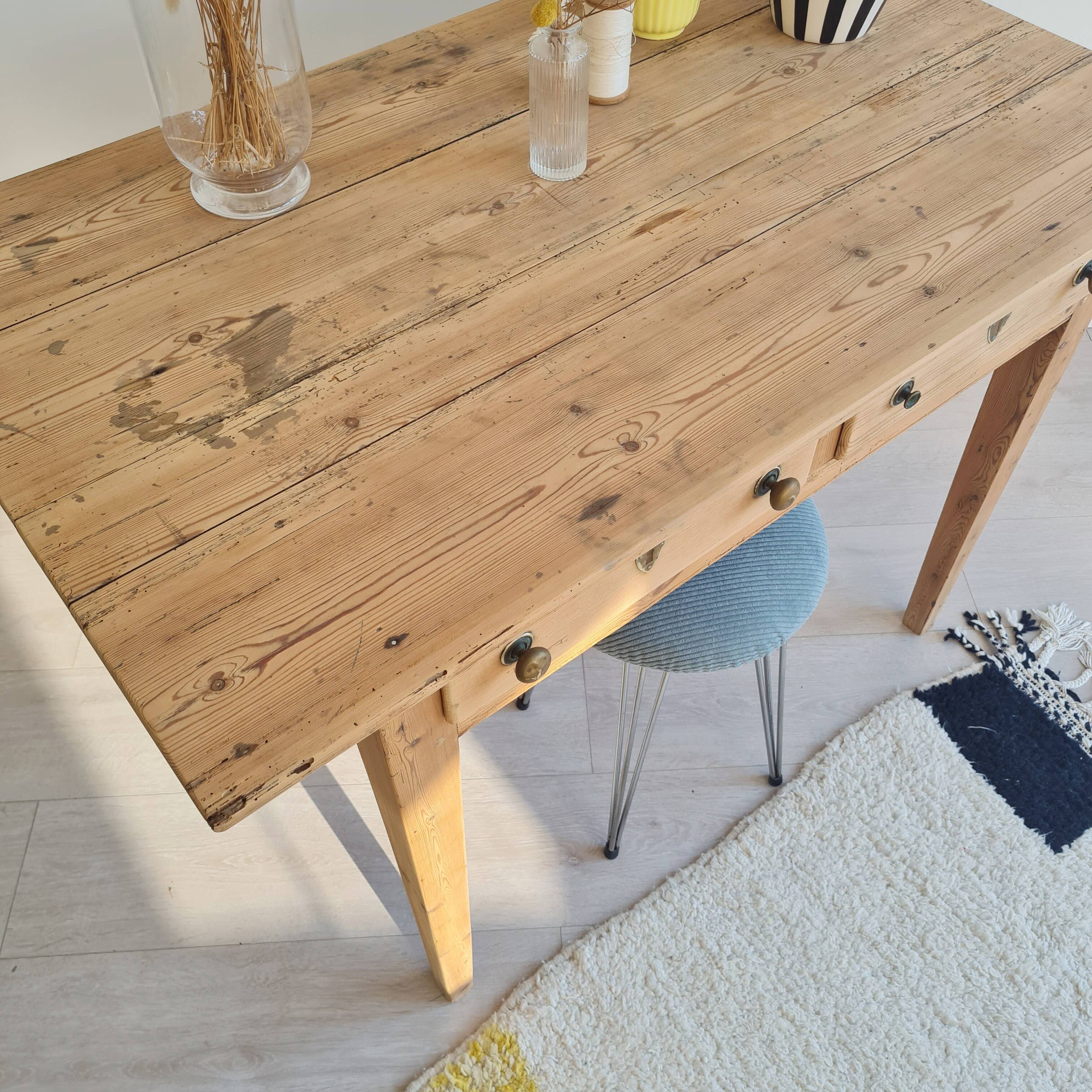 Old farmhouse table in raw wood - 2 drawers