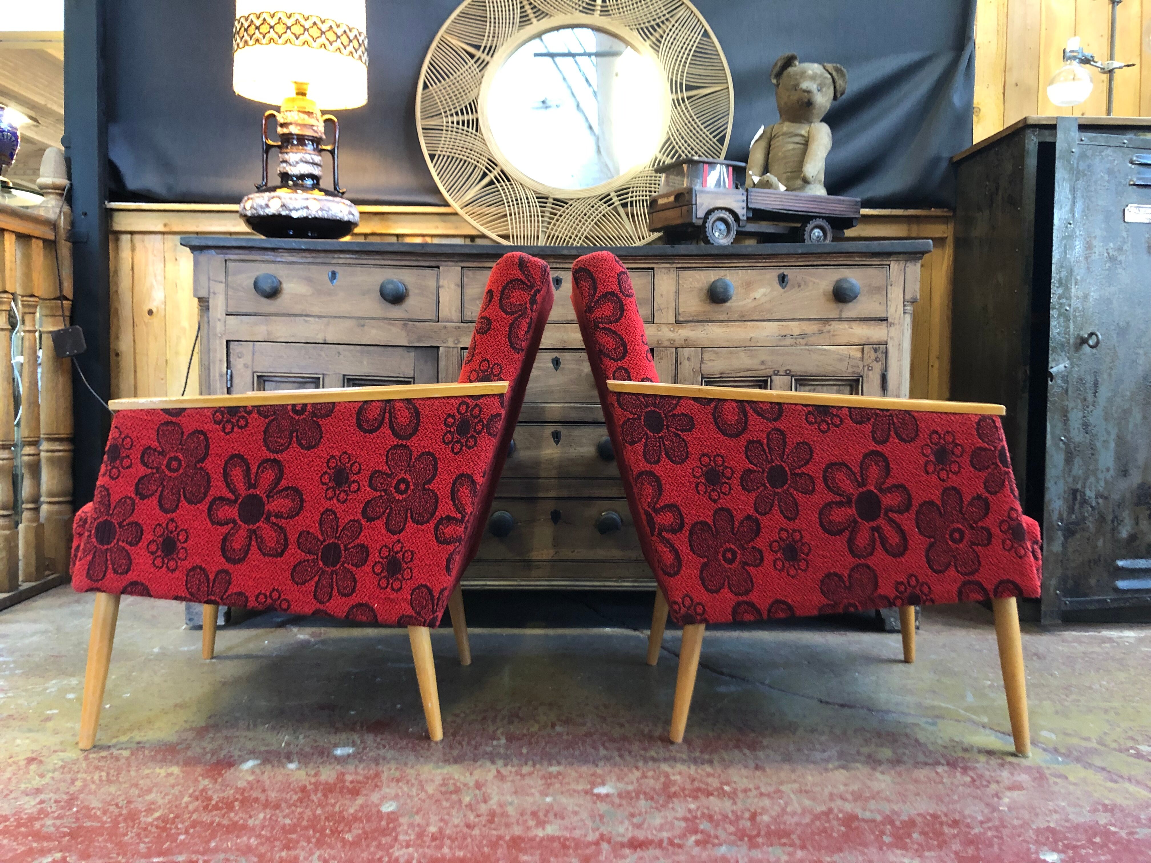 Pair of vintage armchairs dynamic design 60s/70s