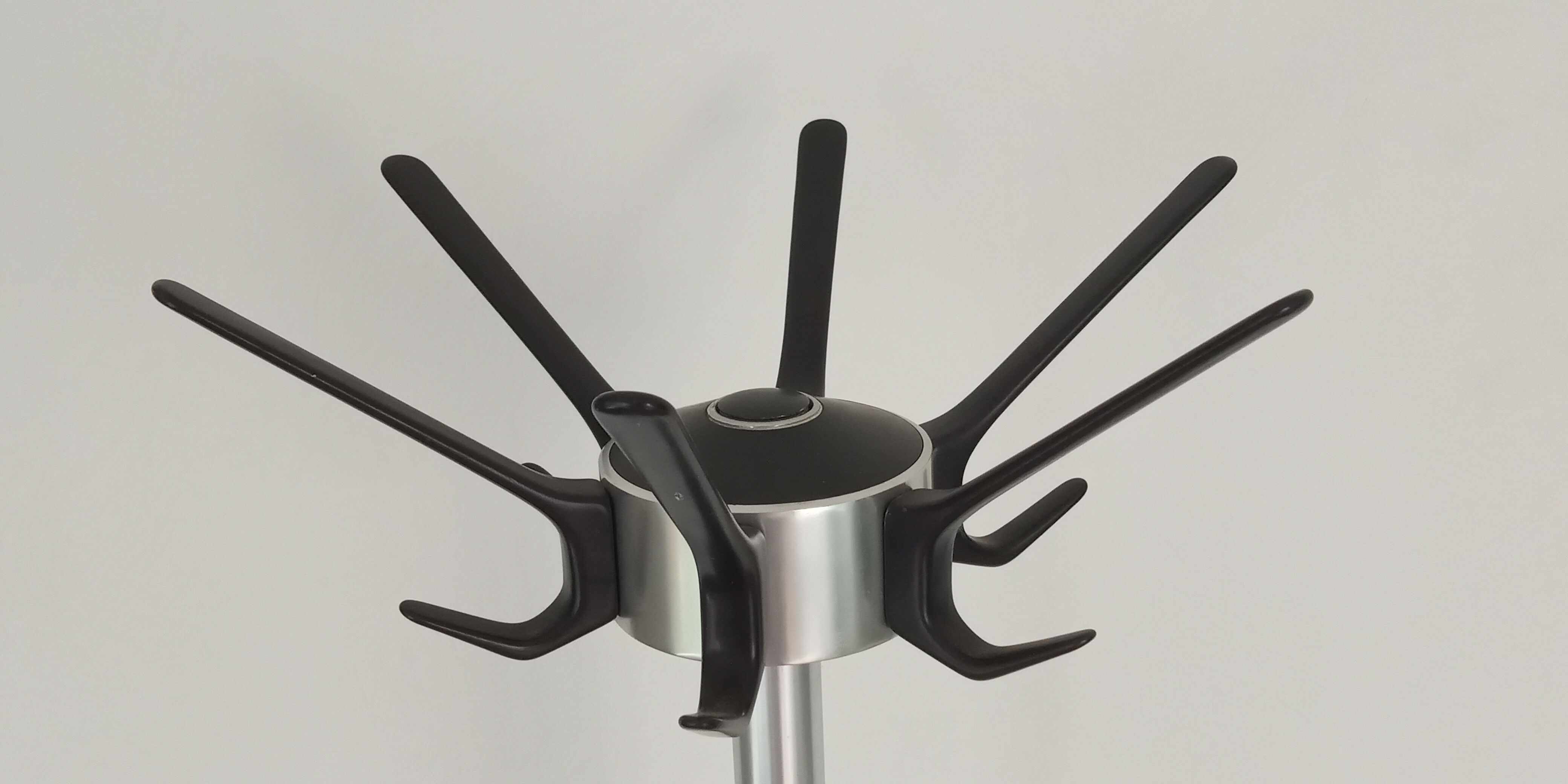 Parrot coat hanger in metal