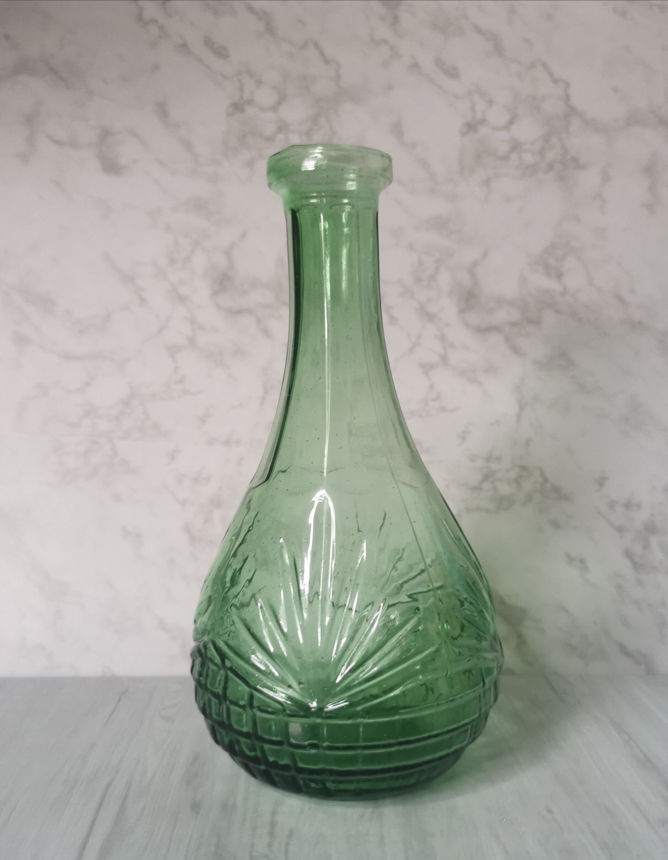 Chiseled glass decanter
