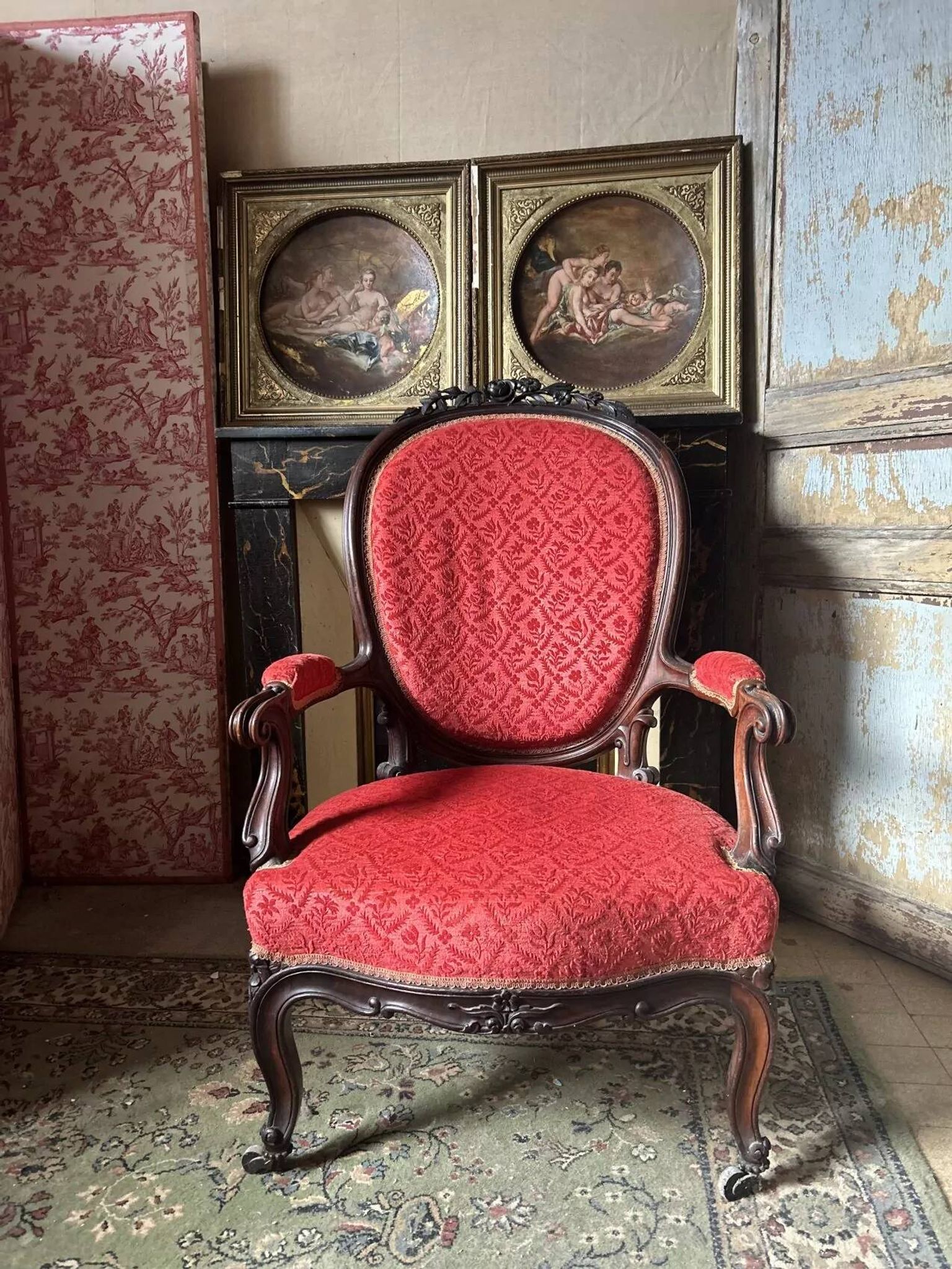 Napoleon III medallion armchair in carved wood and red velvet.