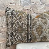 Housse de coussin berbère vintage : coussin marocain en laine, motif Boujad