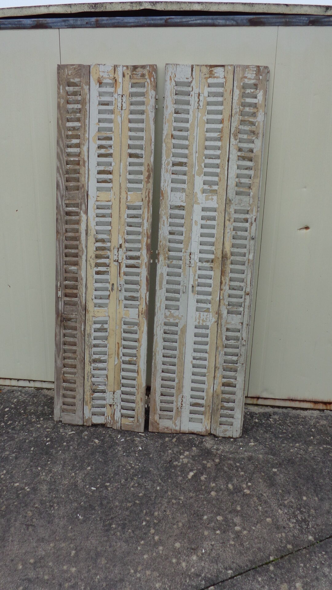 Folding shutters