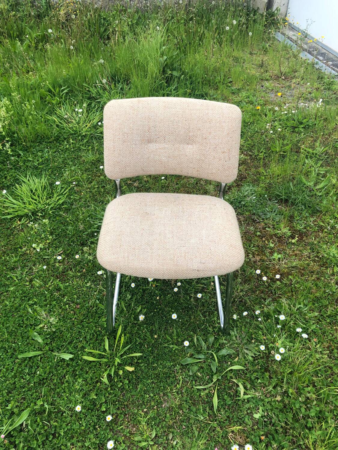 Strafor fabric chair