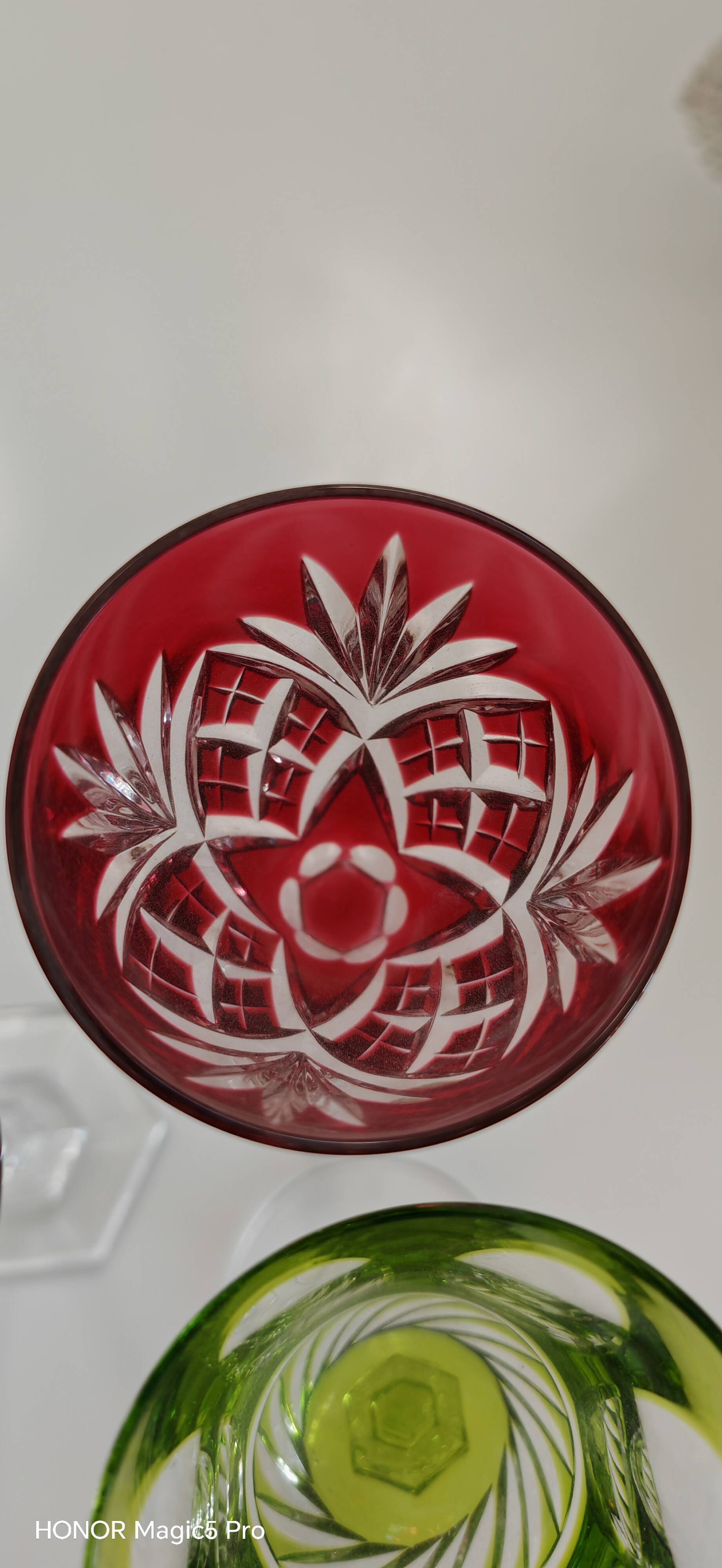 Verres: 1 Saint Louis, 1 Baccarat and 1 Bohème.