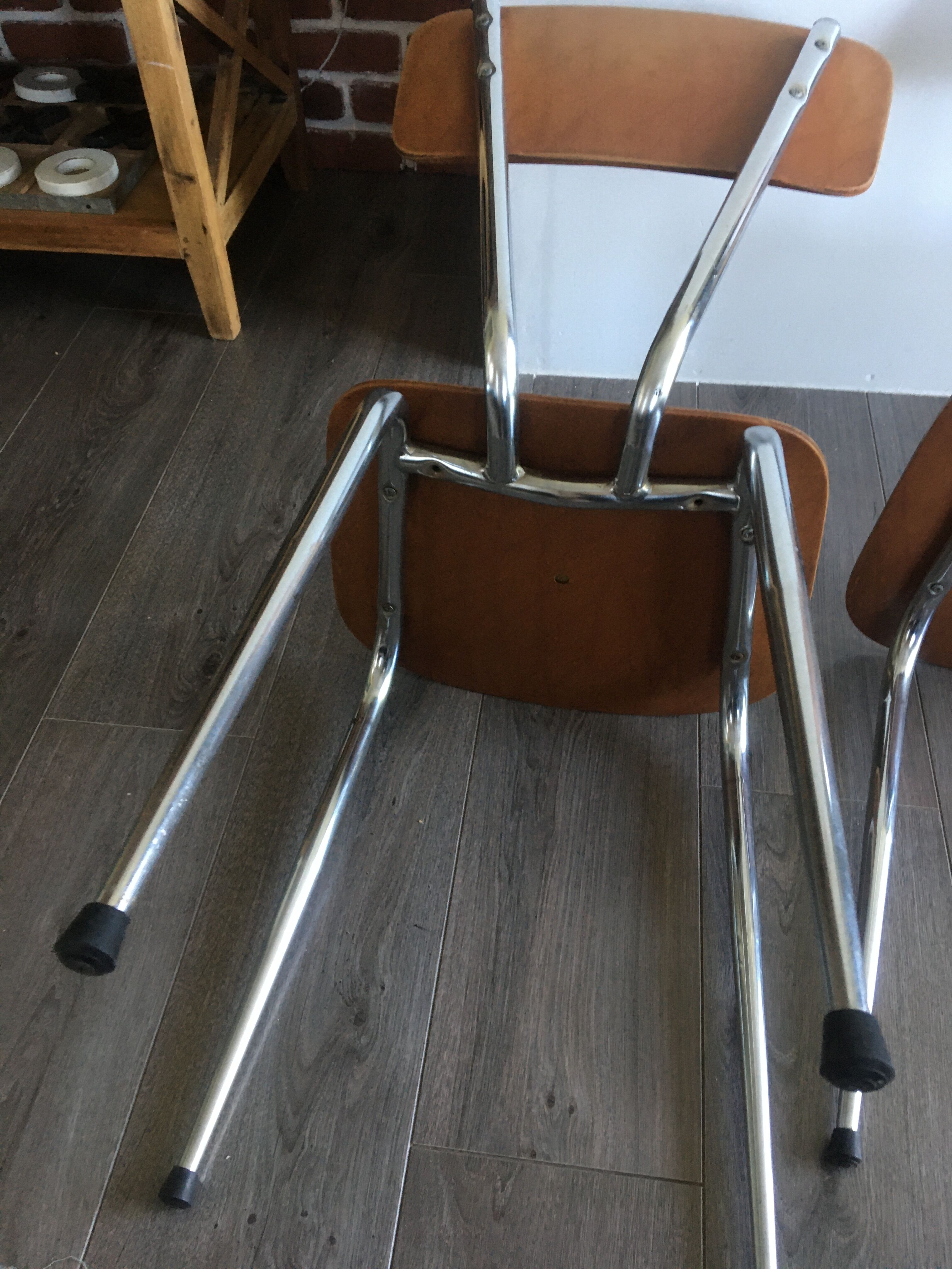 2 chairs in faux leather