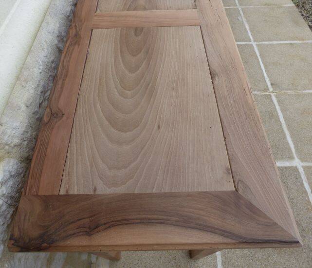 Console in solid walnut with a natural finish, featuring three drawers with a belt.