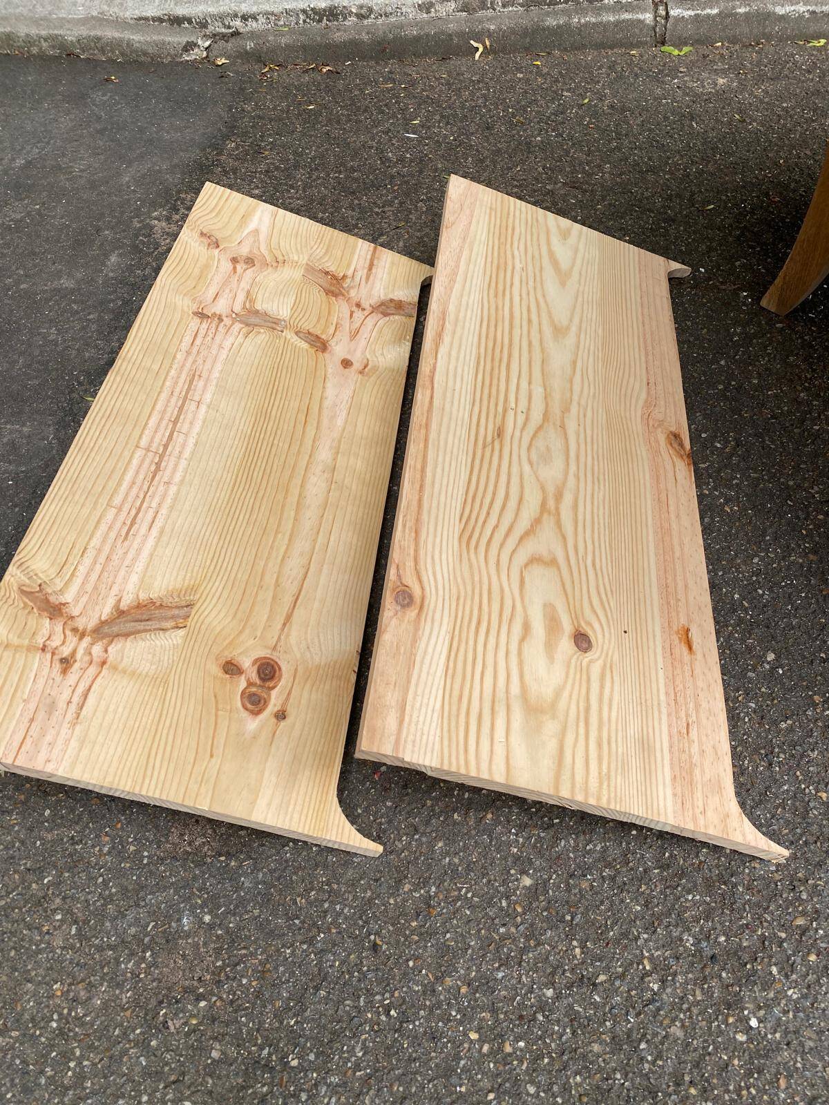 Renovated Art Deco extendable dining table in solid oak and pine from the 1960s.