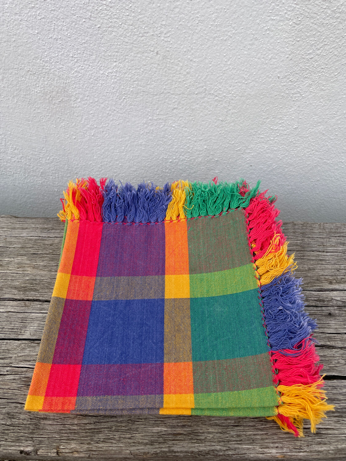 5 multicoloured checked napkins