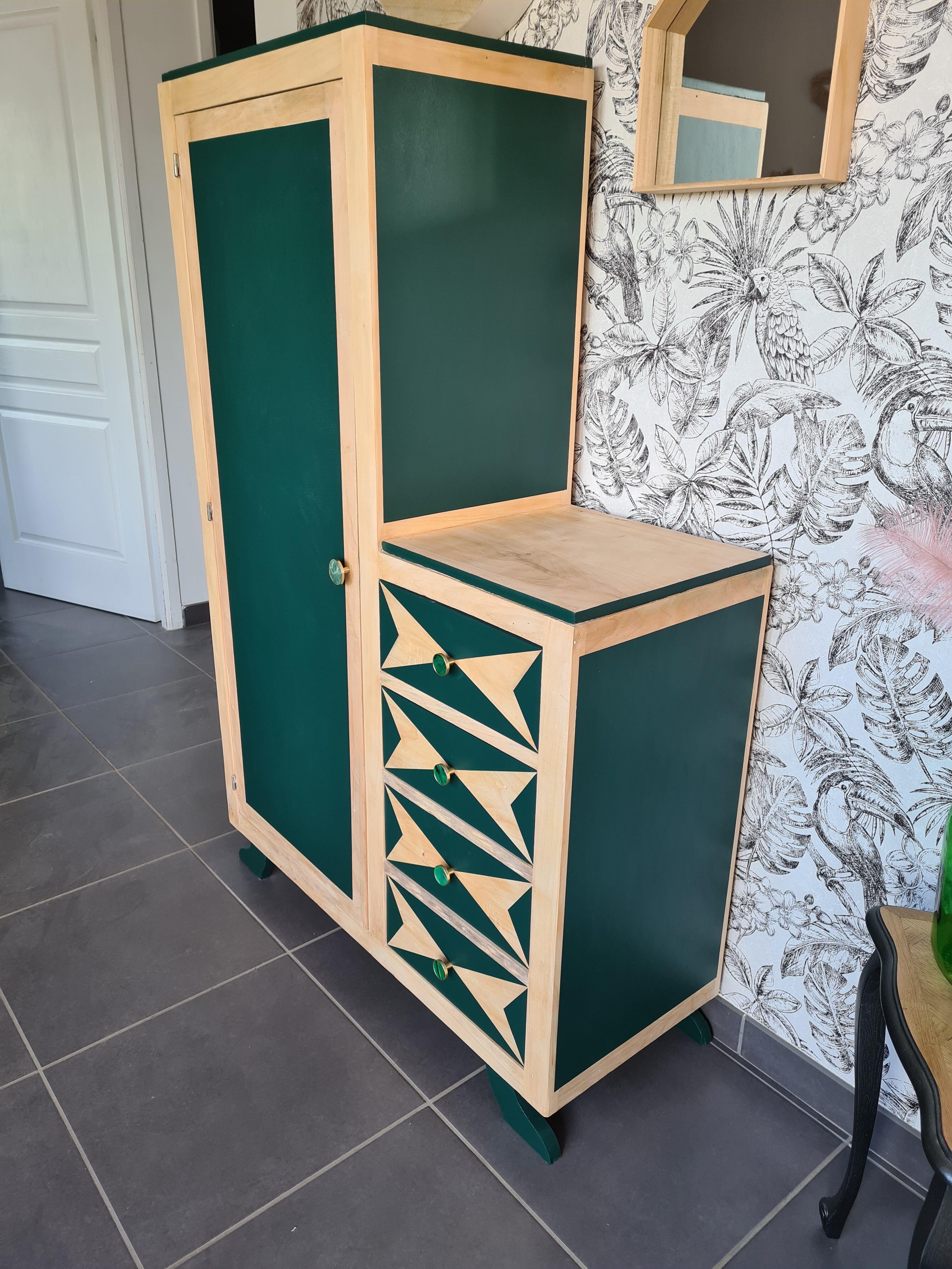 Asymmetrical cabinet
