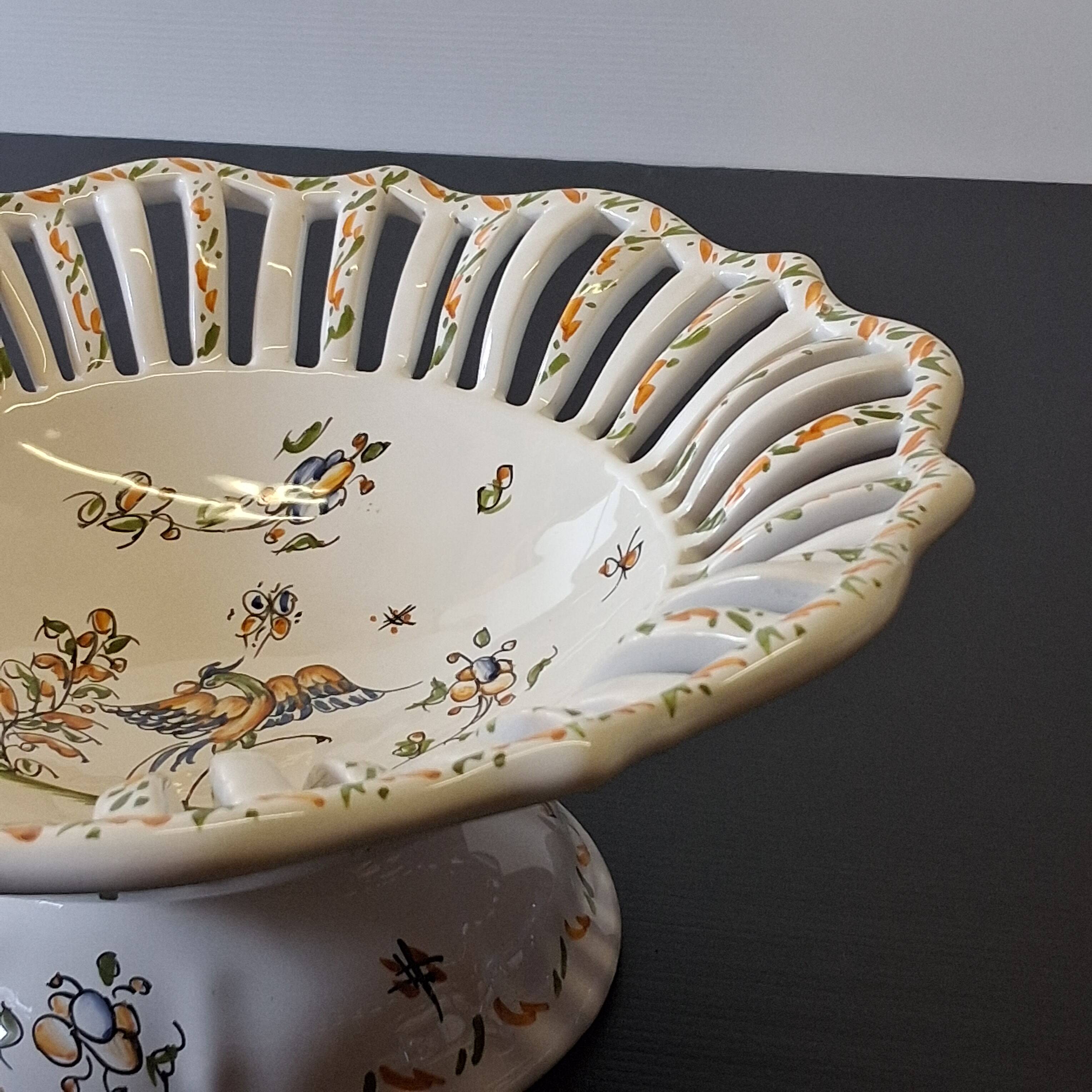 Very nice fruit bowl "Vieux Moustiers" in very good condition.