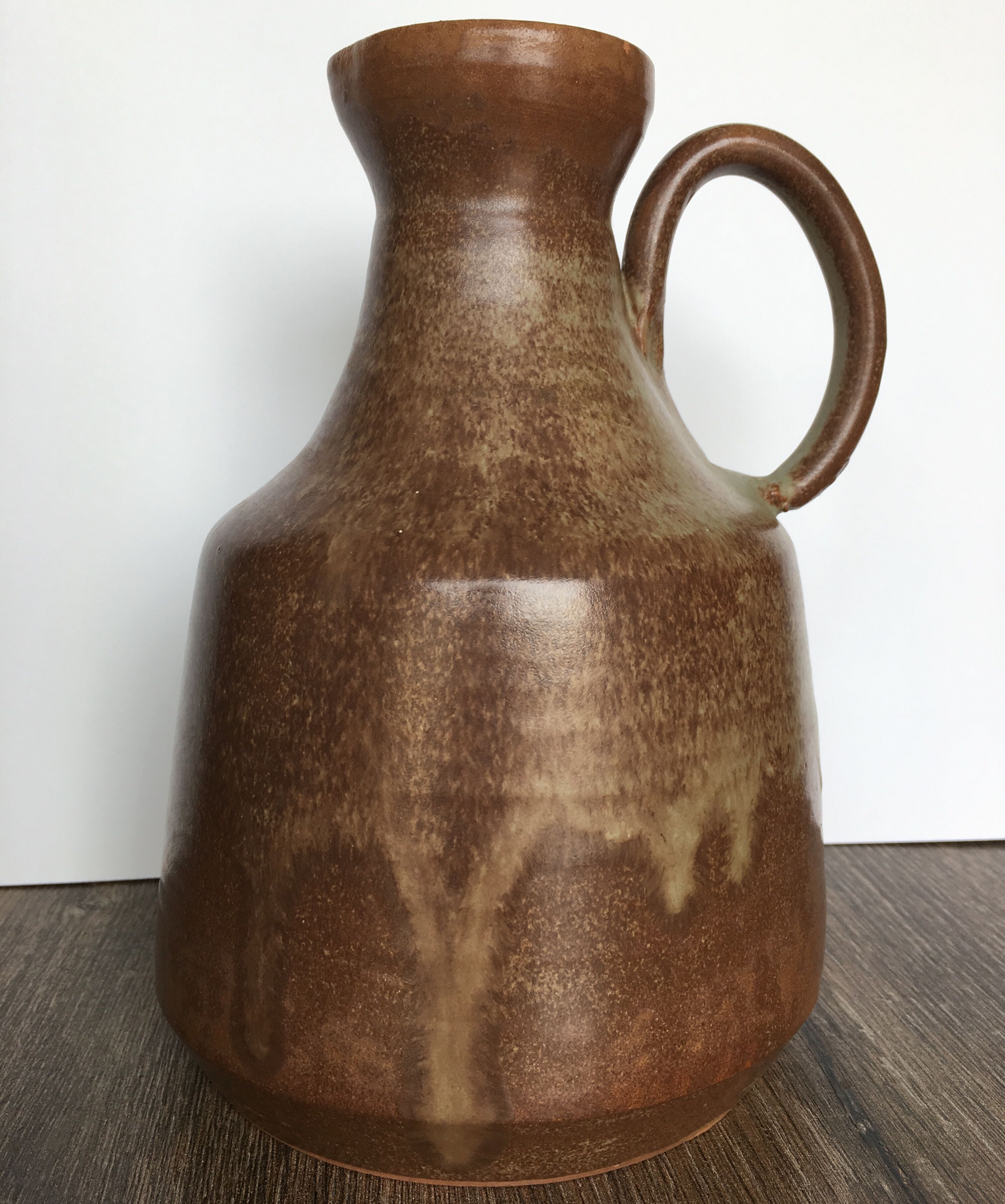 Vallauris sandstone pitcher