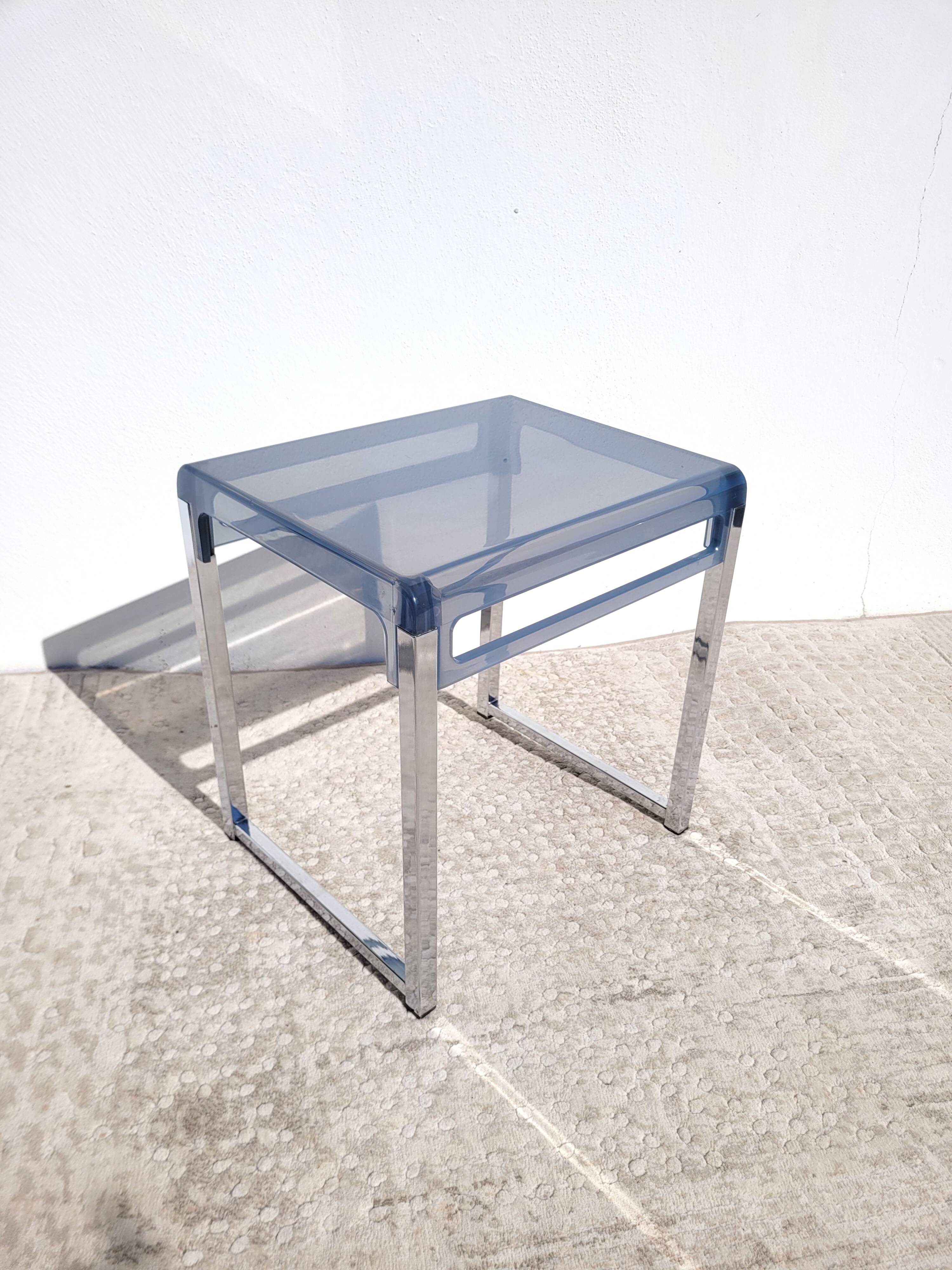 Bout de canapé plexiglas et chrome Space age