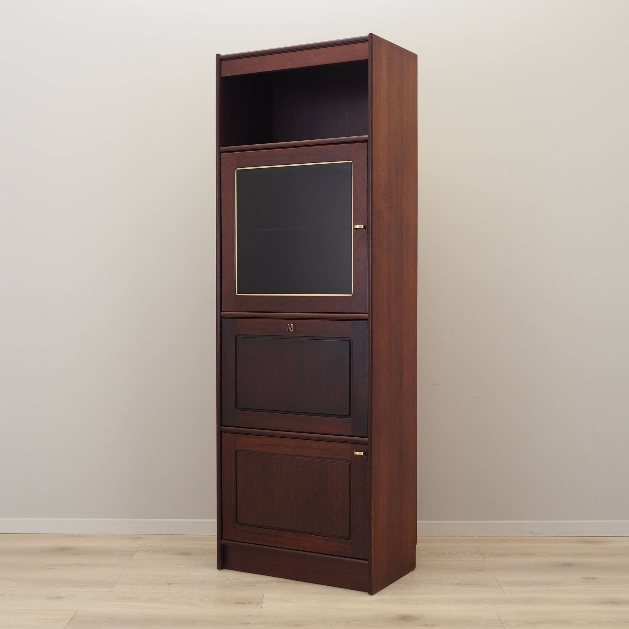 Vitrine en acajou, design danois, années 1970, production : Danemark
