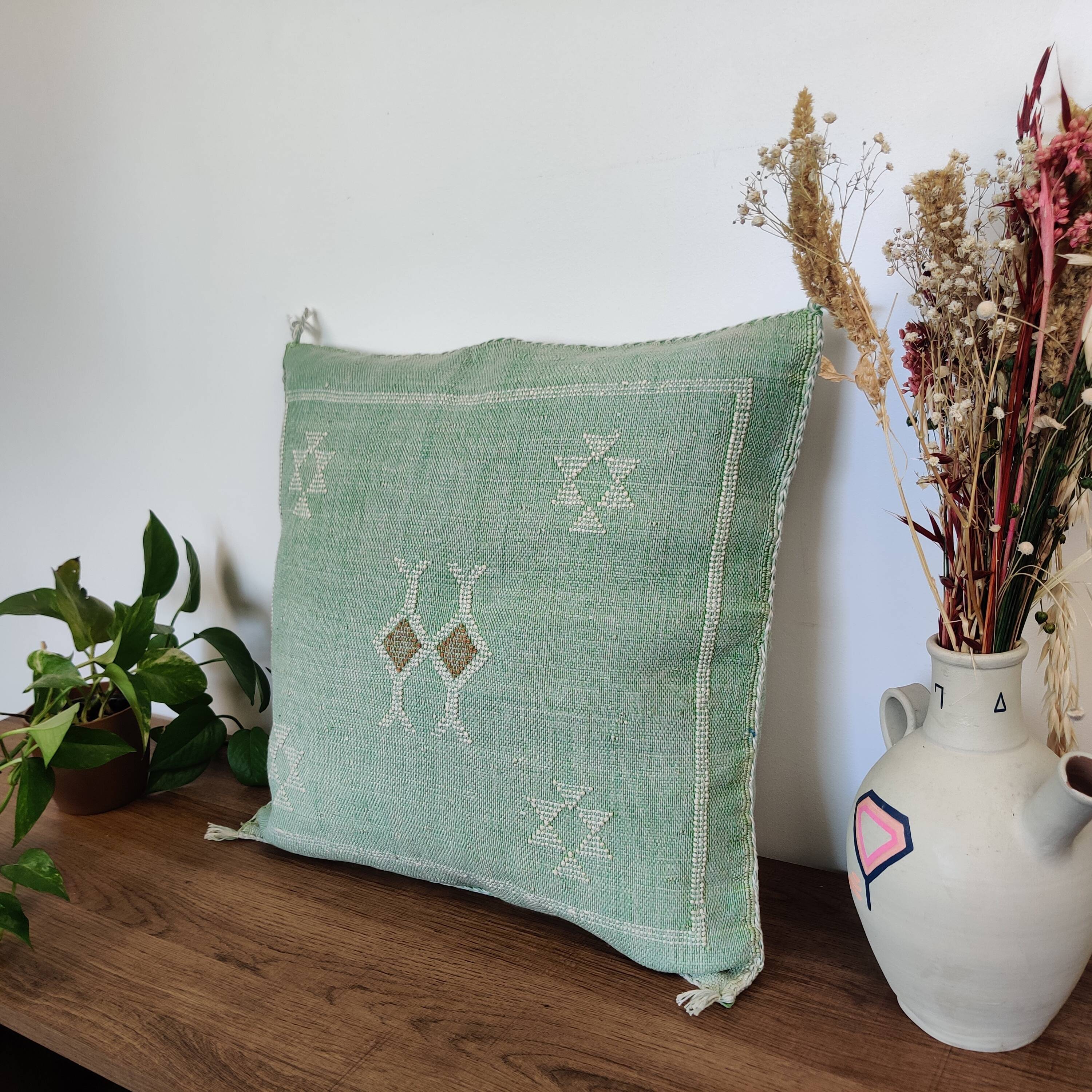 Berber Sabra green cushion in cactus silk