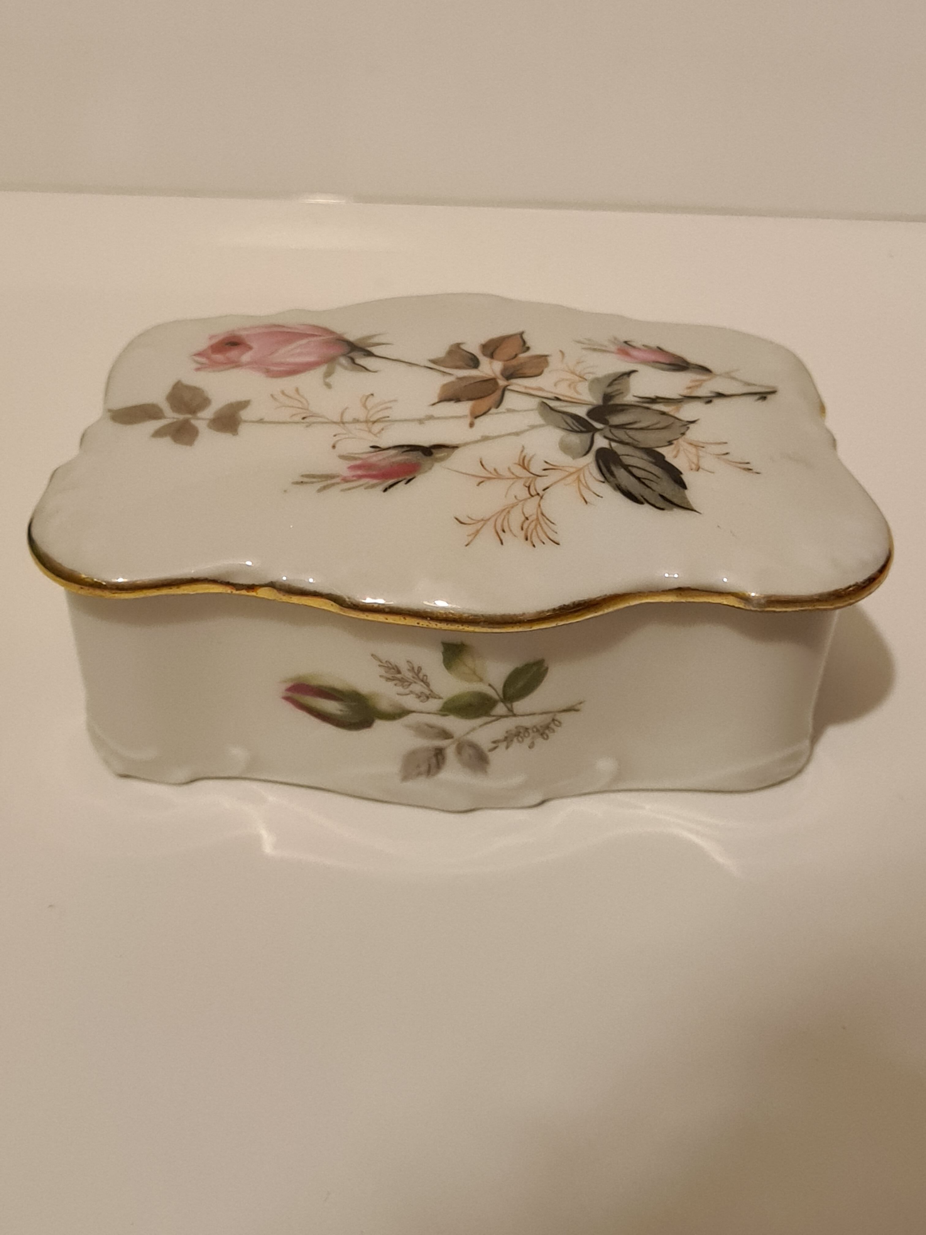 Limoges porcelain box decoration roses