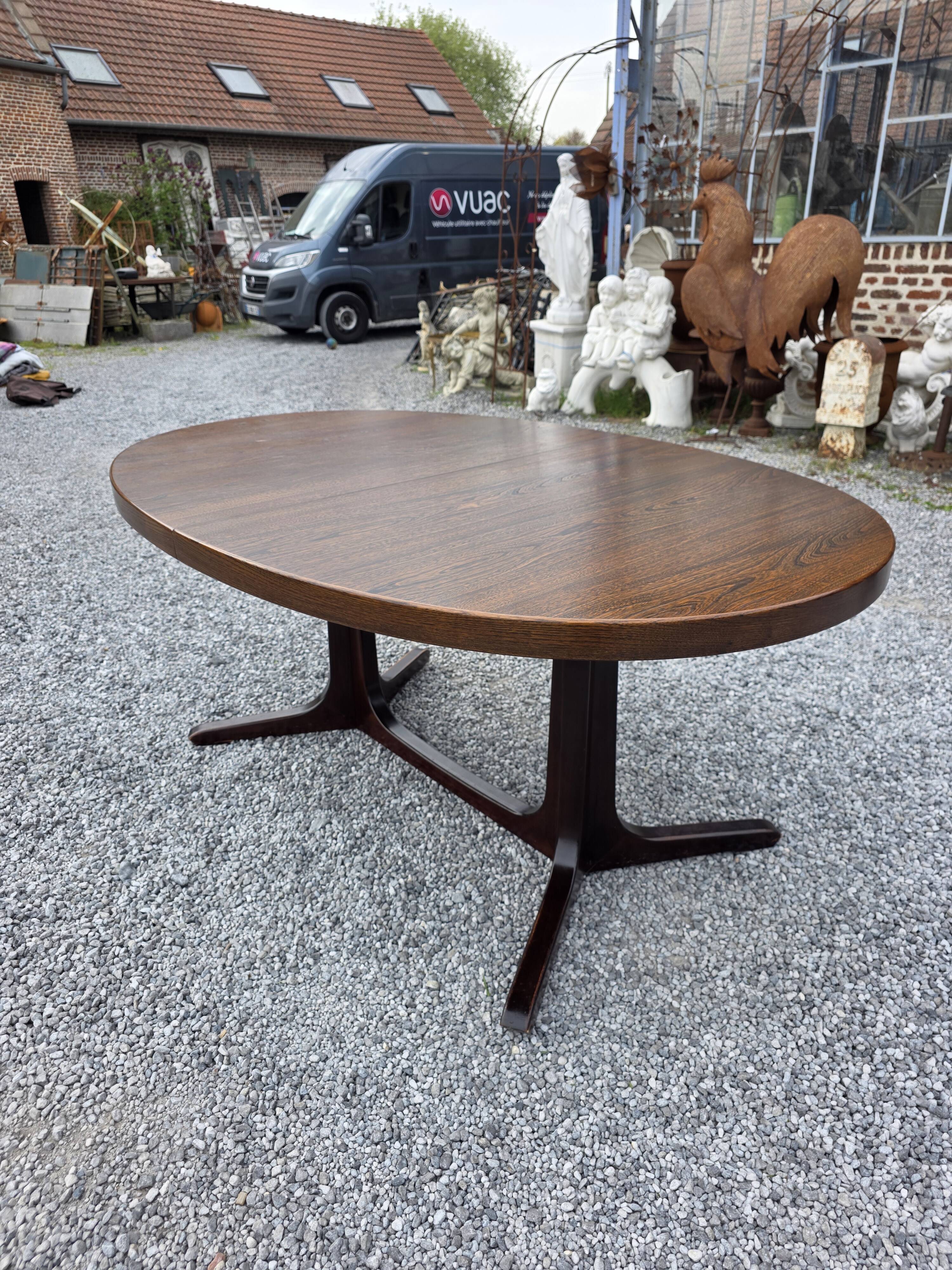 Extensible Baumann table in oak from the 1960s.