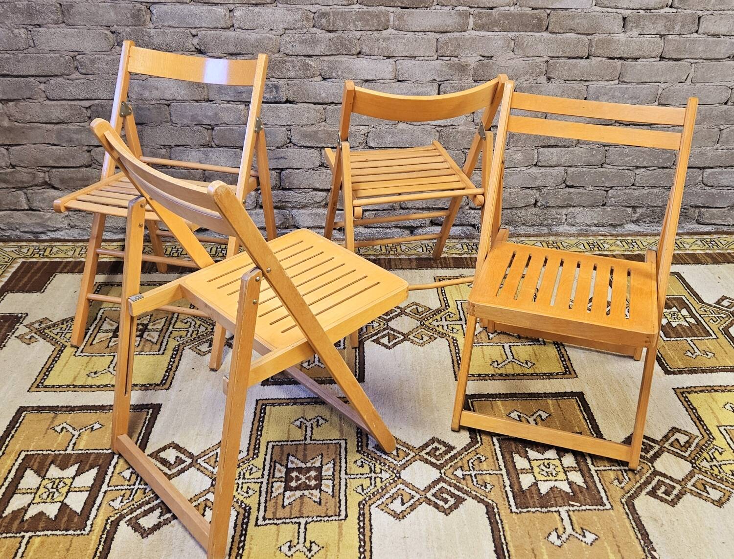 Set de 4 chaises pliantes dépareillées vintage