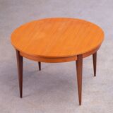 Scandinavian table 119.5 cm