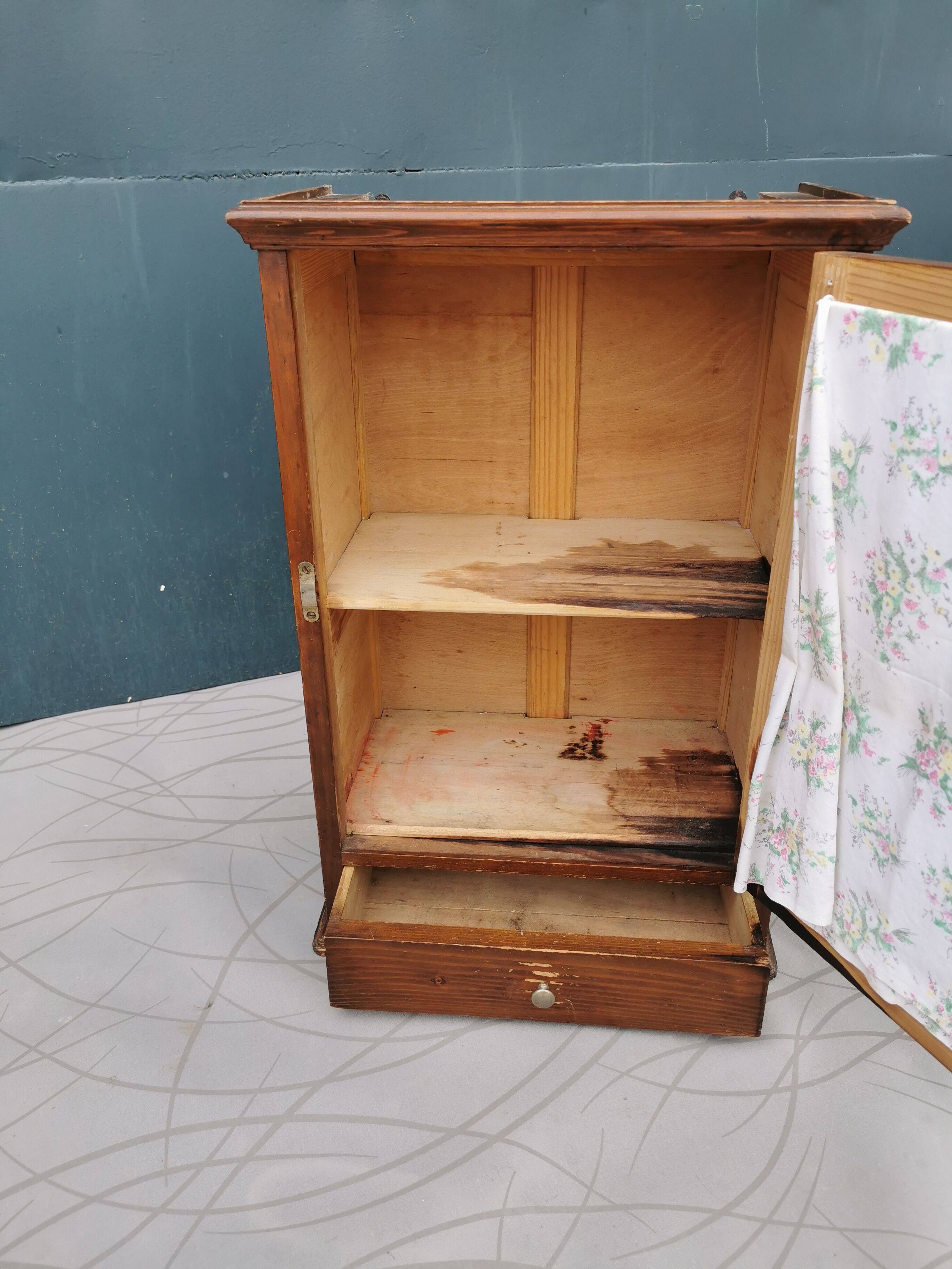 Wall window / medicine cabinet