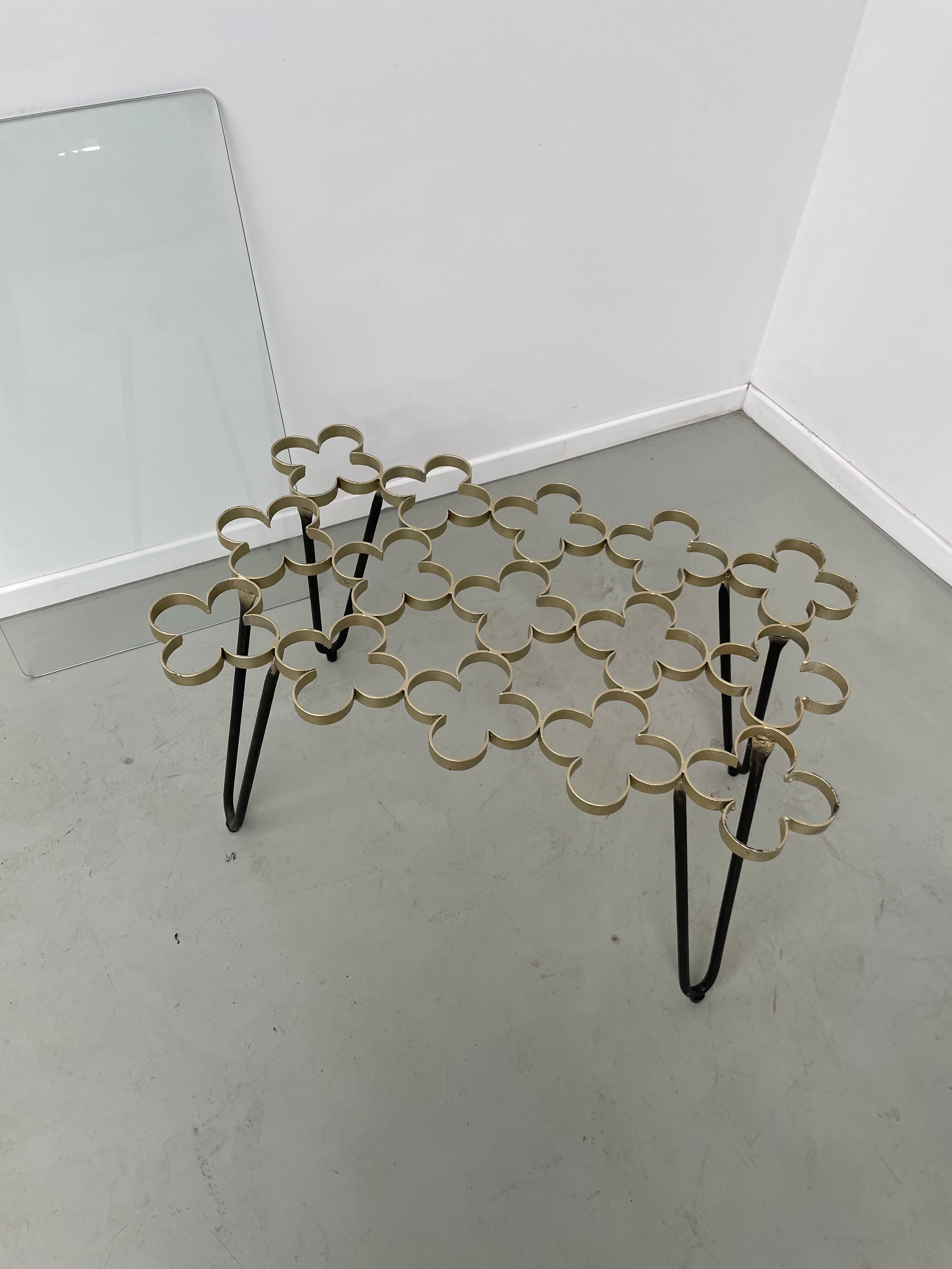 Coffee table 50s golden clover