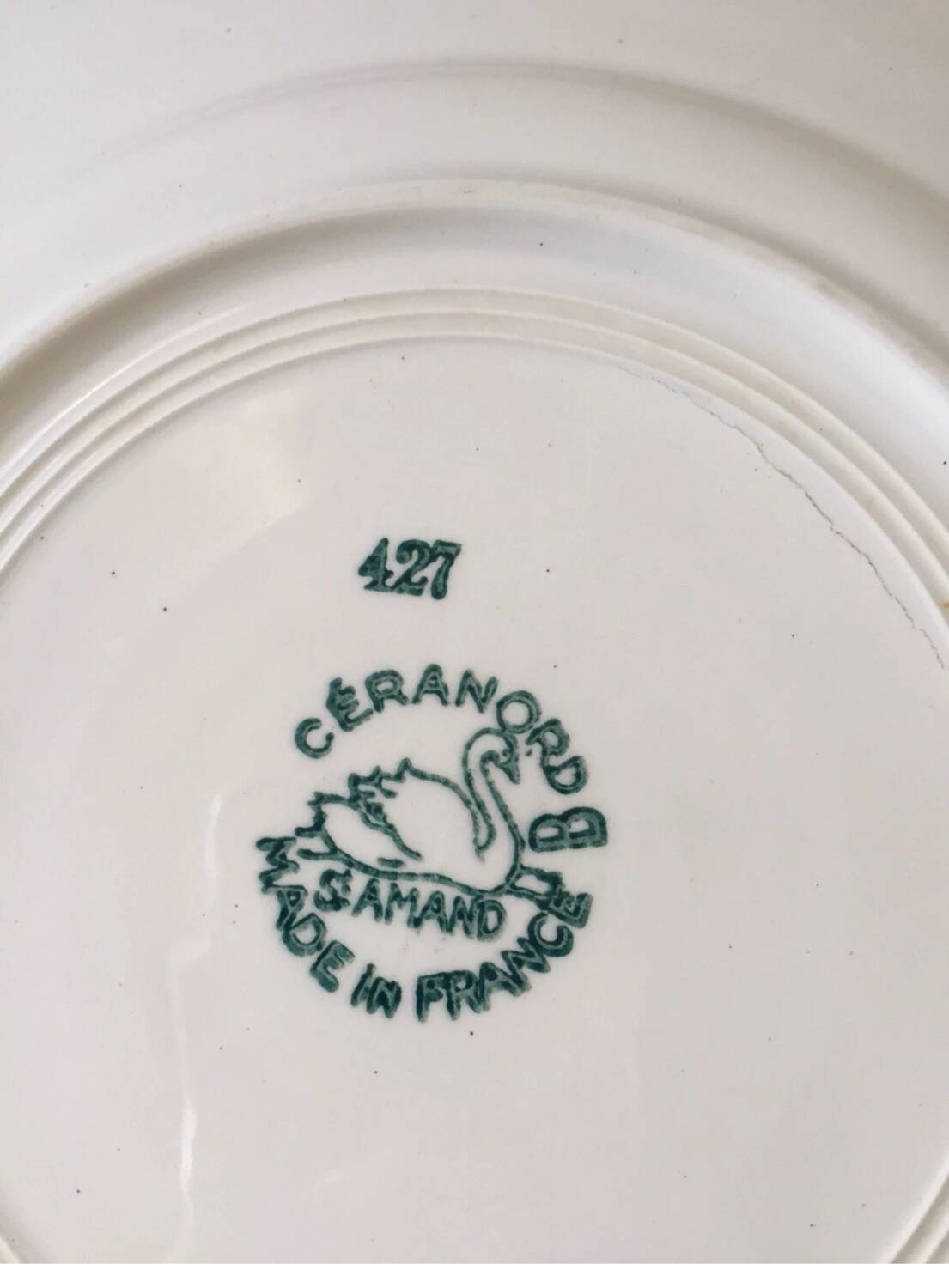 Suite assiettes Terre de Fer décor vert fleurettes St Amand