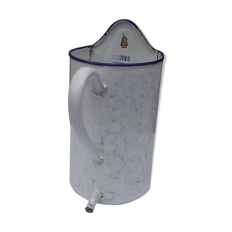Enamelled tin fountain