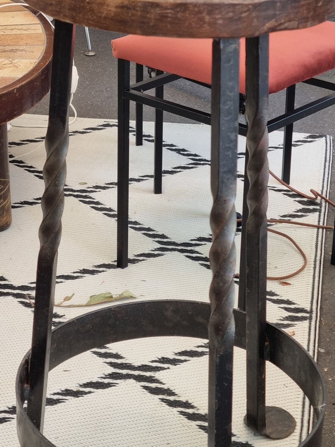 Stool in wrought iron and solid oak