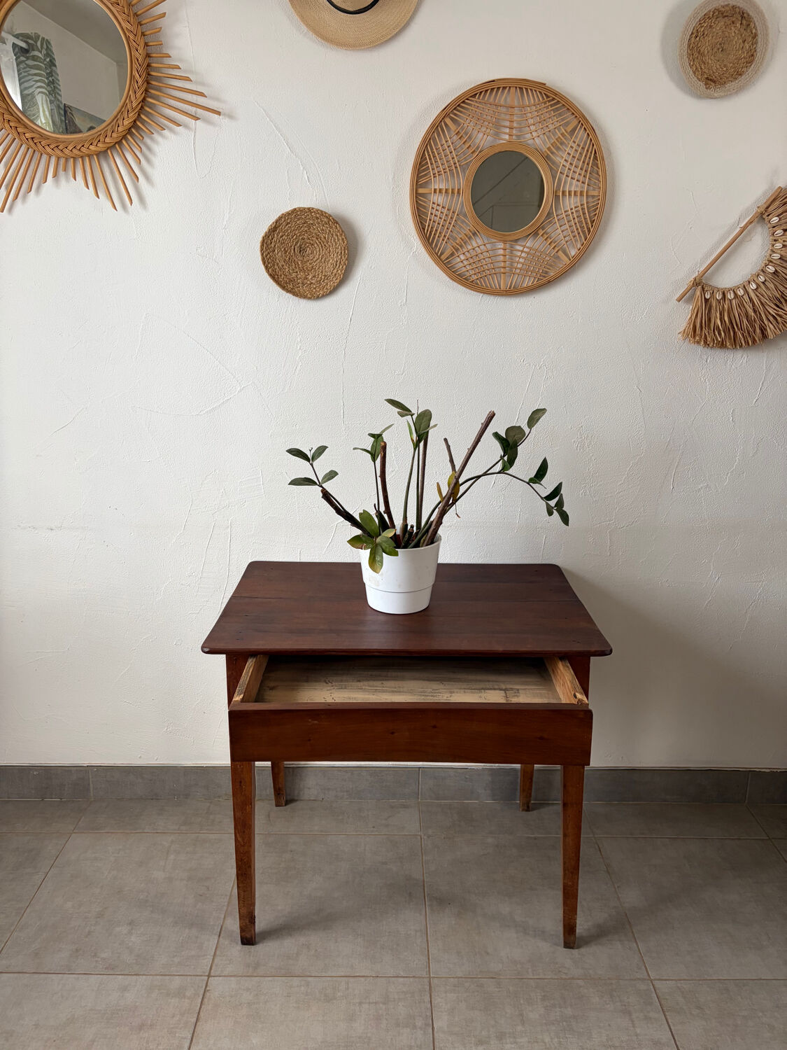 Charming vintage table/desk
