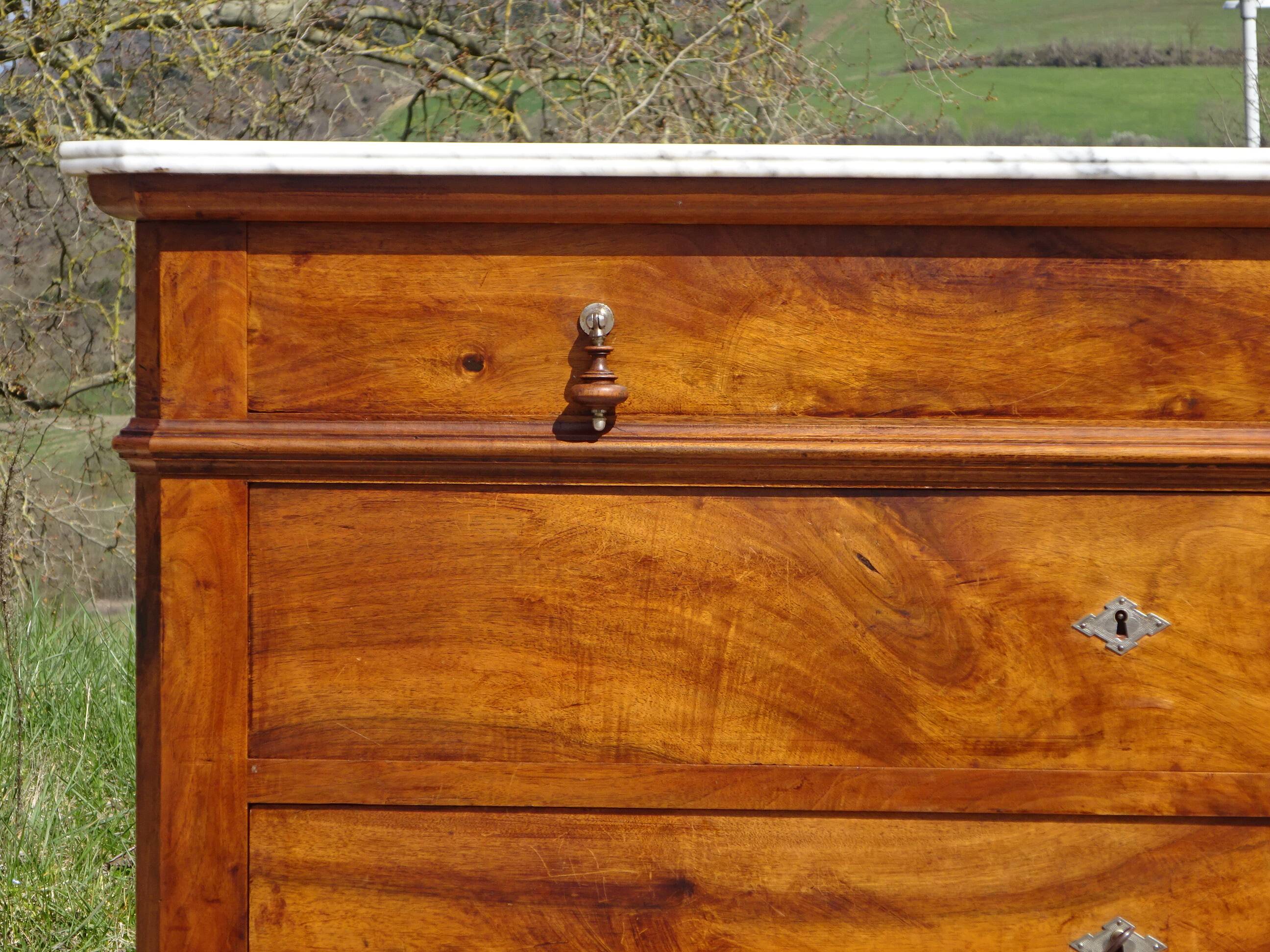 Ancienne commode Louis Philippe en noyer marbre blanc