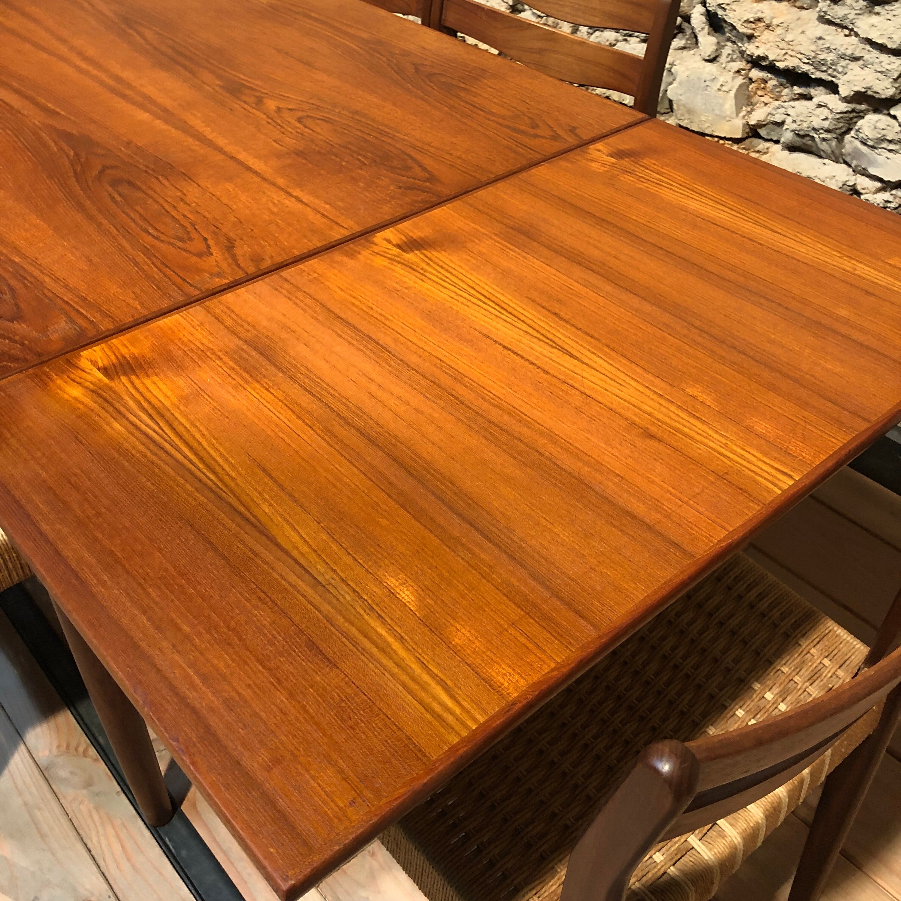 Table vintage scandinave en teck avec deux rallonges