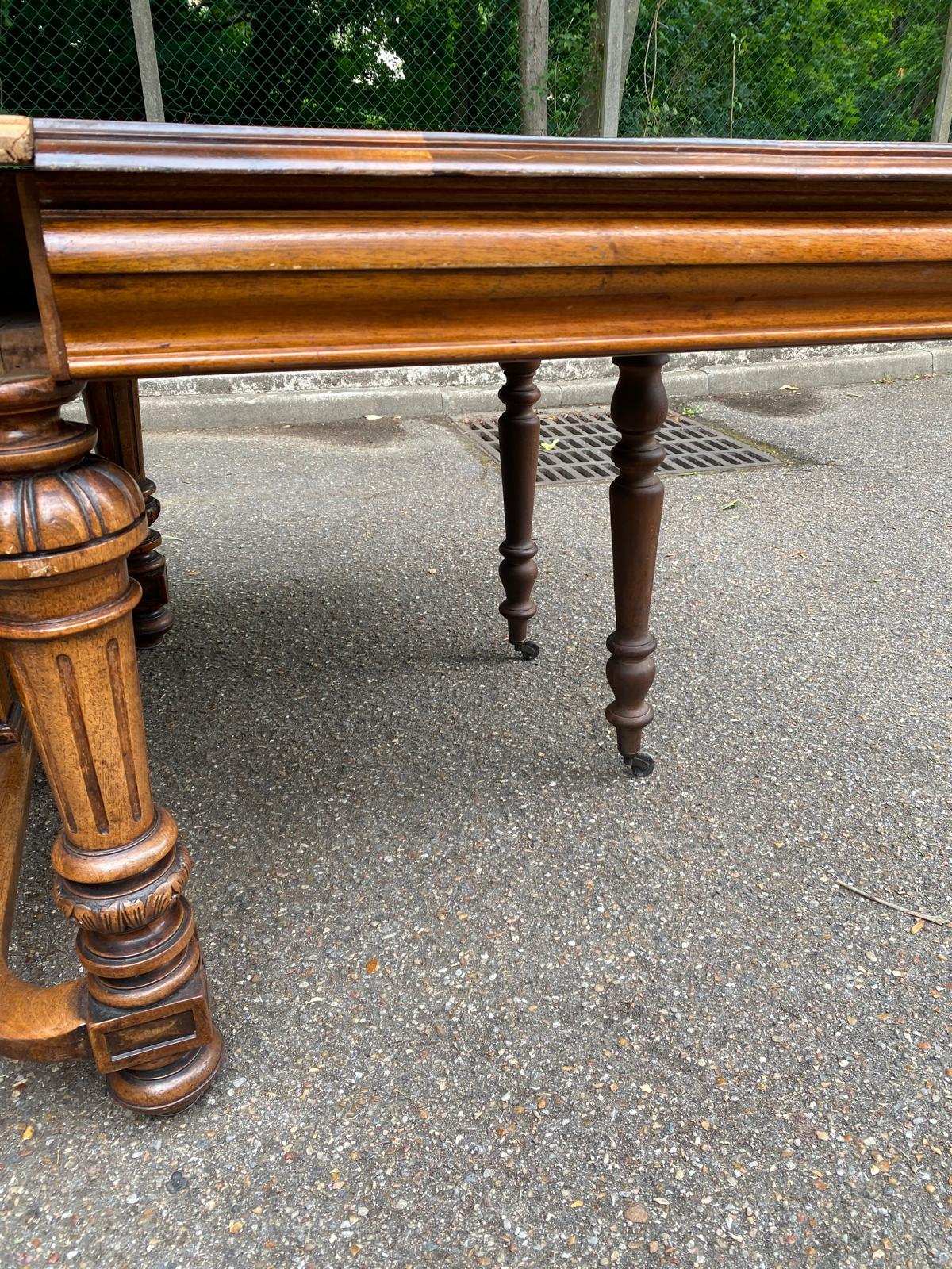 Henri II extendable dining table in solid walnut from the 19th century, 310cm.