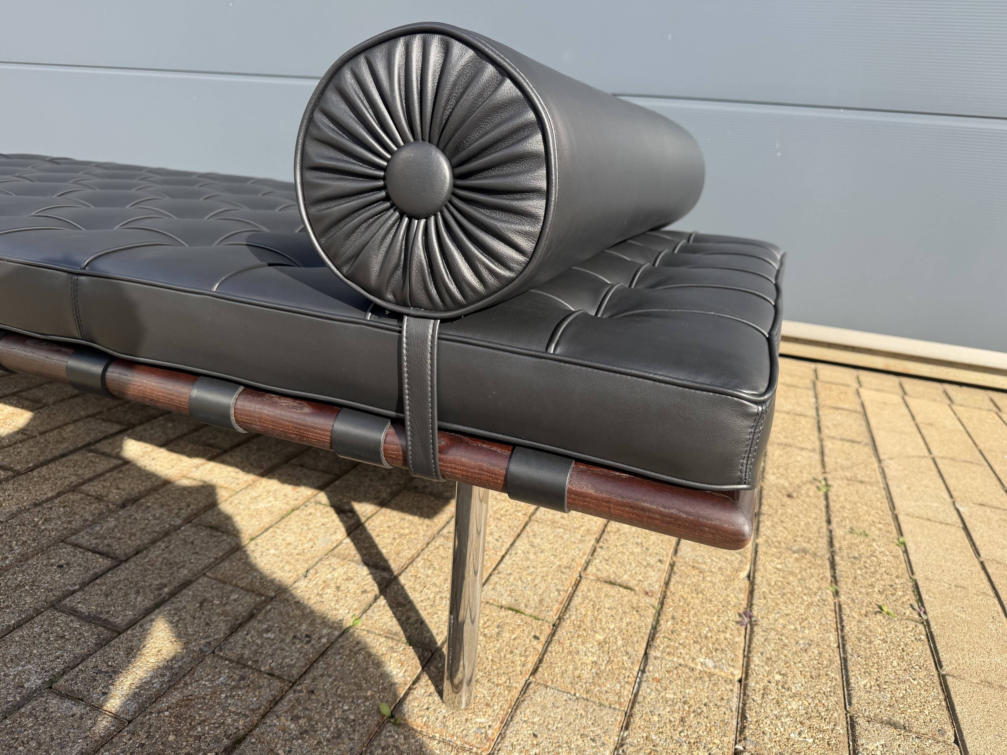 Knoll Barcelona Daybed Black Sabrina leather AS NEW!! Mies van der Rohe
