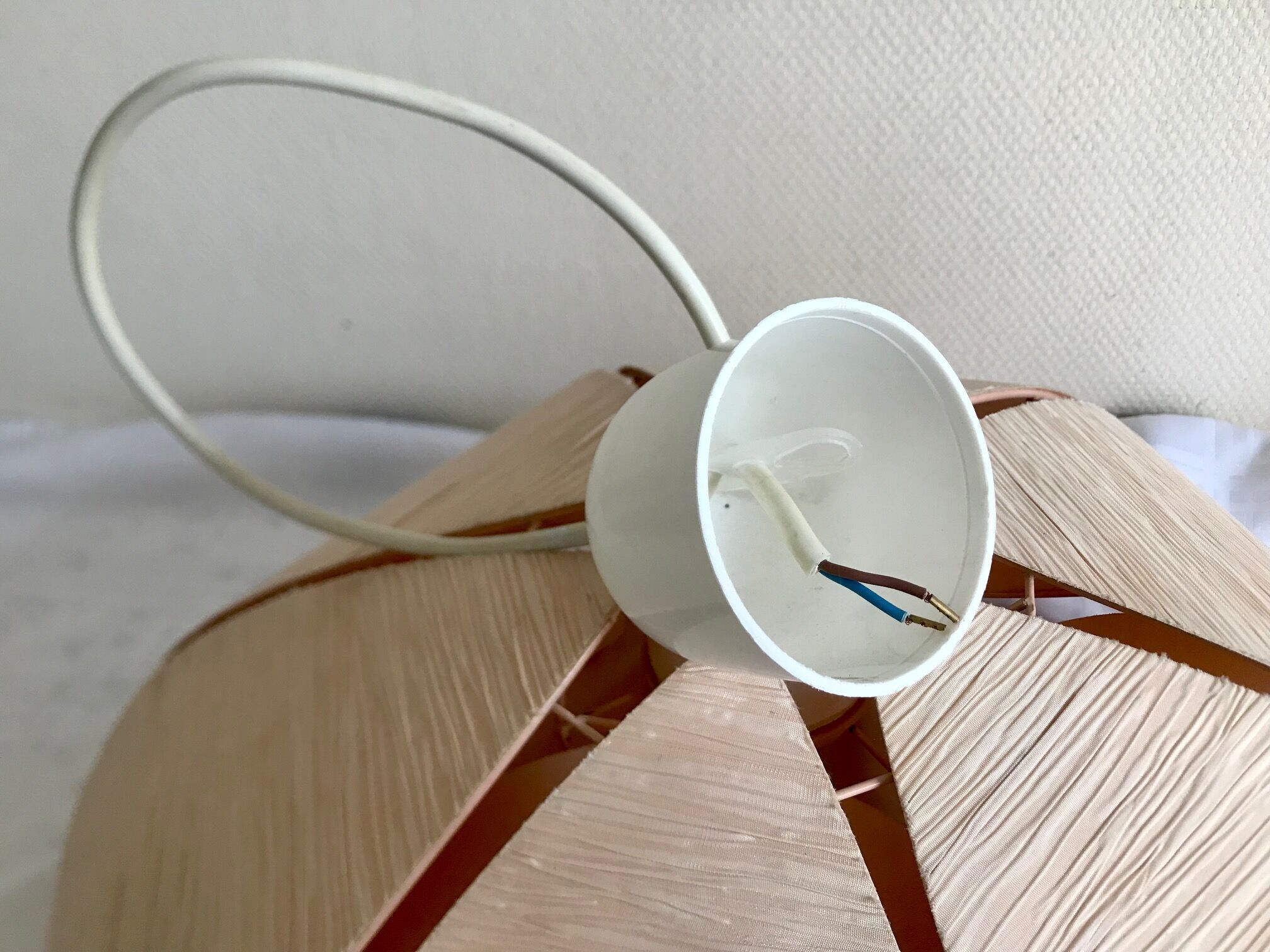 Suspension lotus flower petals