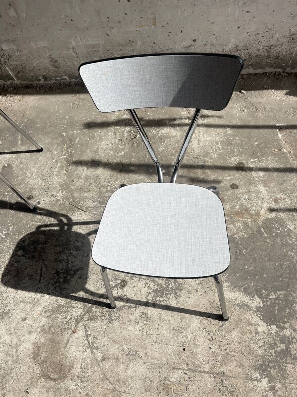Ensemble de 8 chaises de salle à manger vintage style milieu du siècle — Contreplaqué stratifié gris clair avec pieds chromés