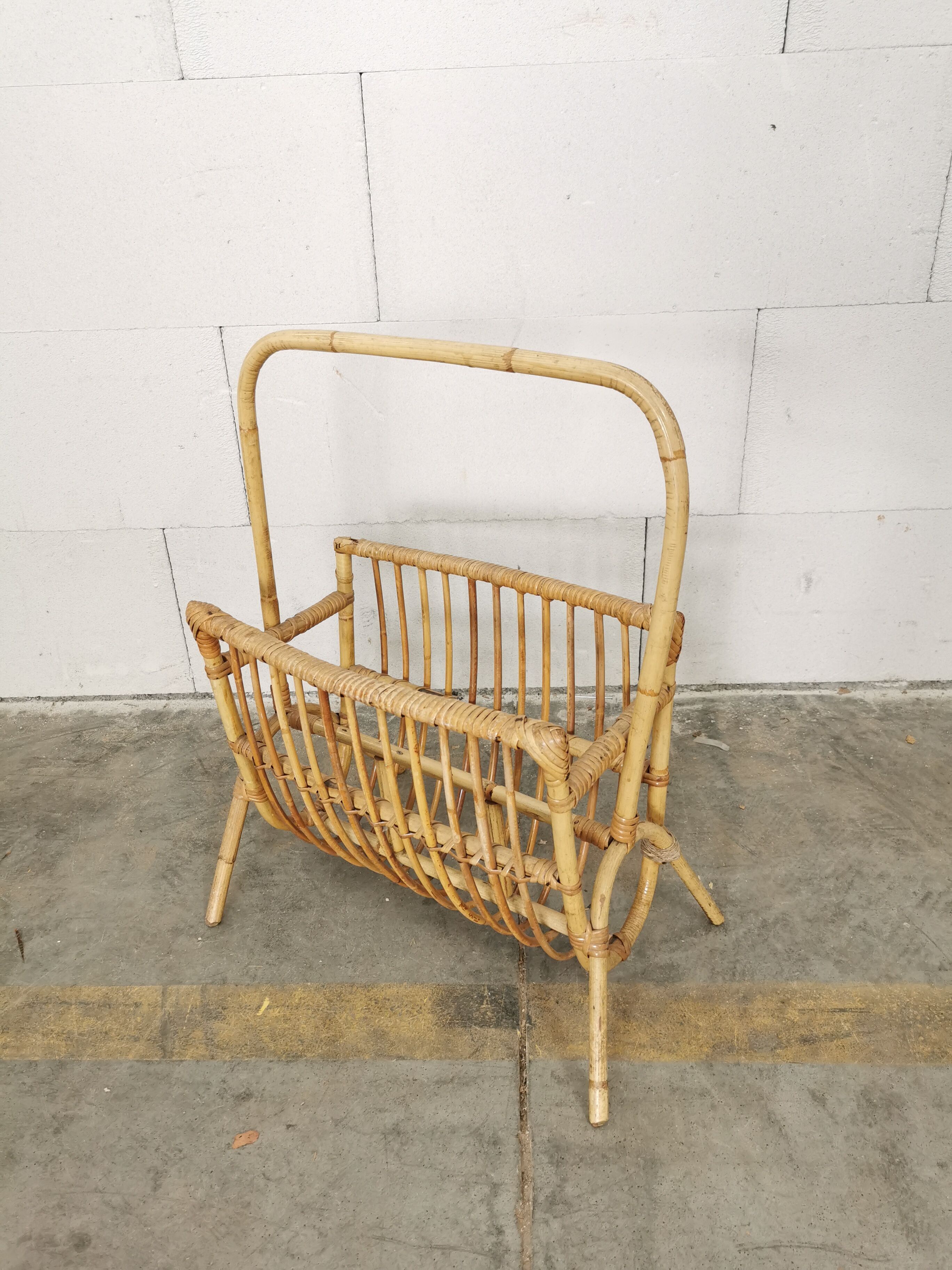 Porte revue rotin