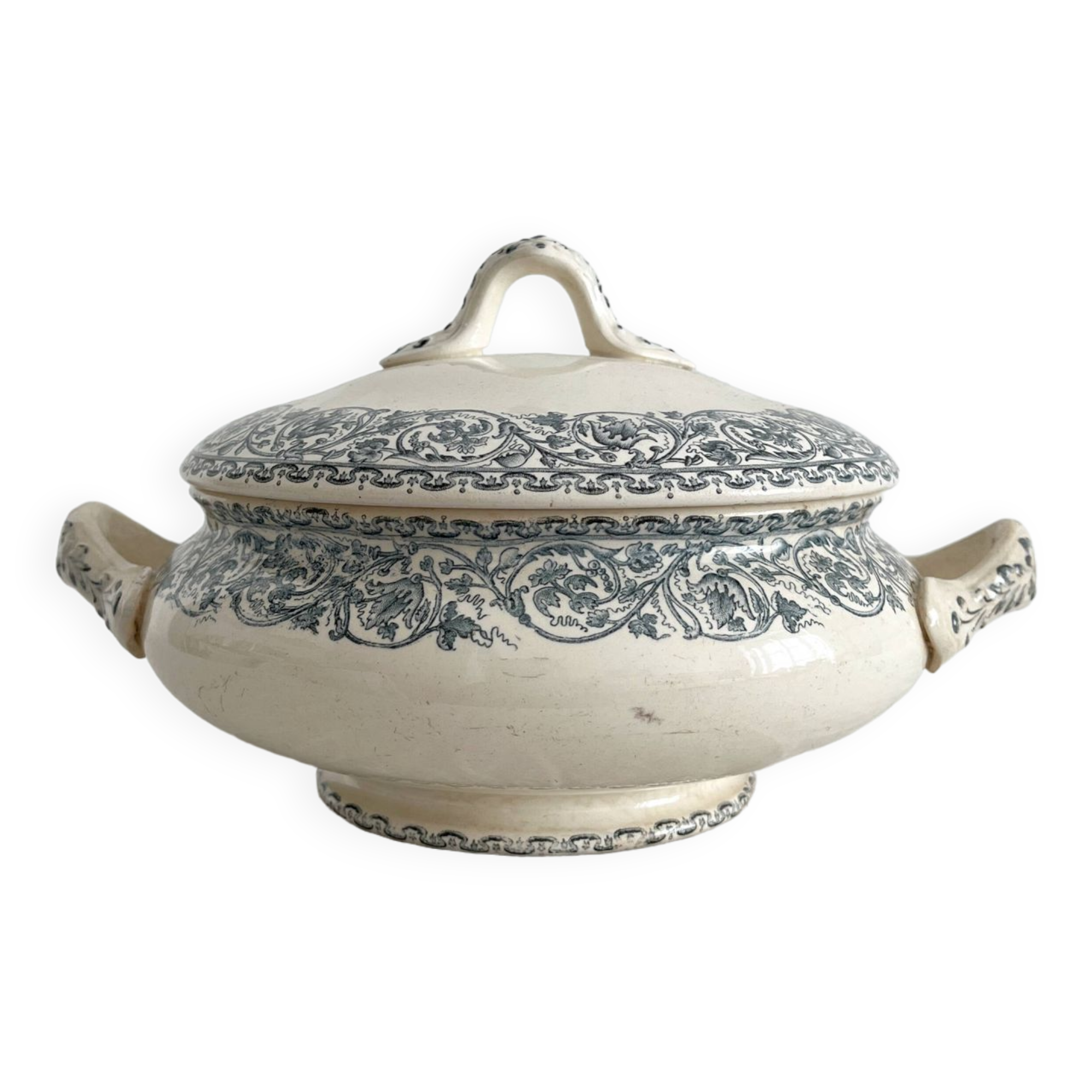 Small ironstone tureen "Renaissance" Creil and Montereau