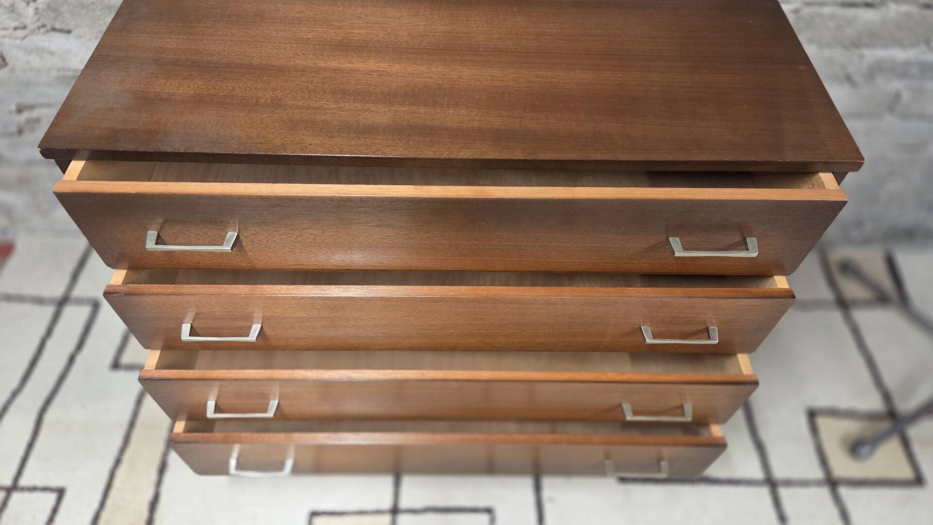 Commode vintage 4 tiroirs en bois – années 60/70