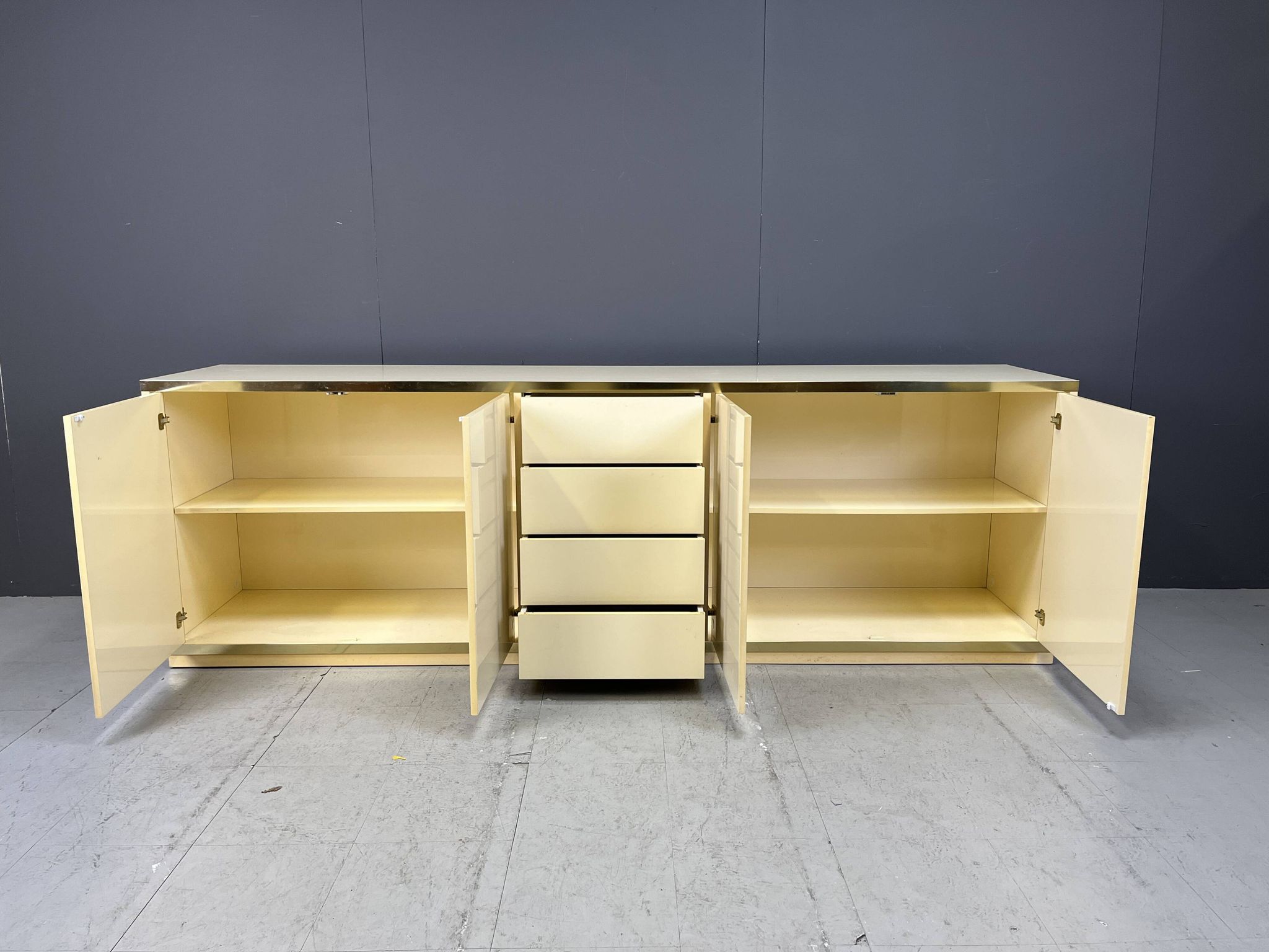 Beige lacquered credenza, 1970s