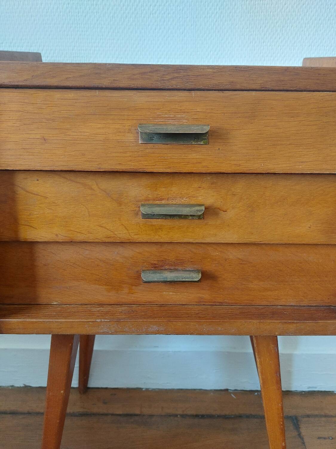 Compass feet bedside table