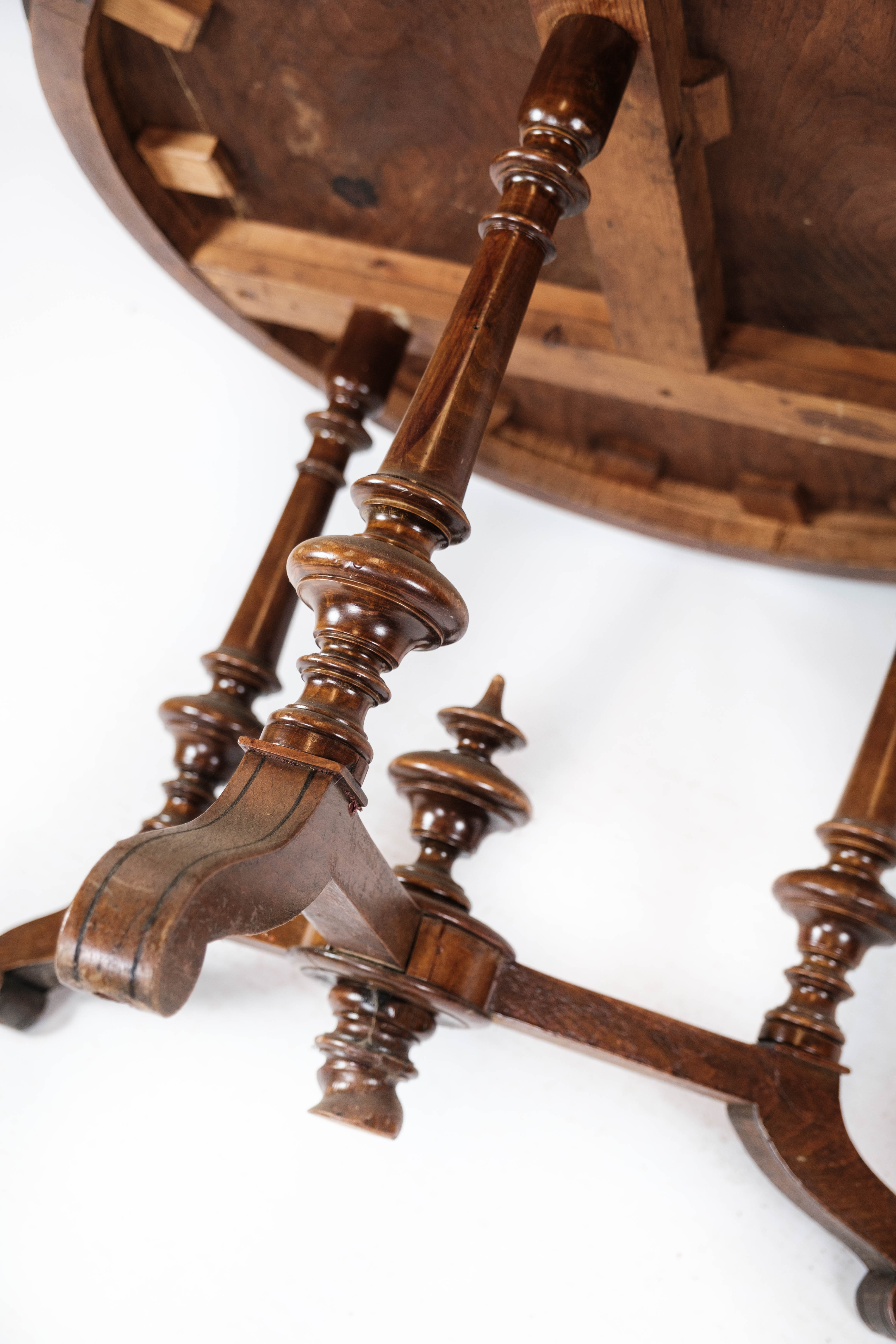 Round dining table of walnut with inlaid wood, 1890s