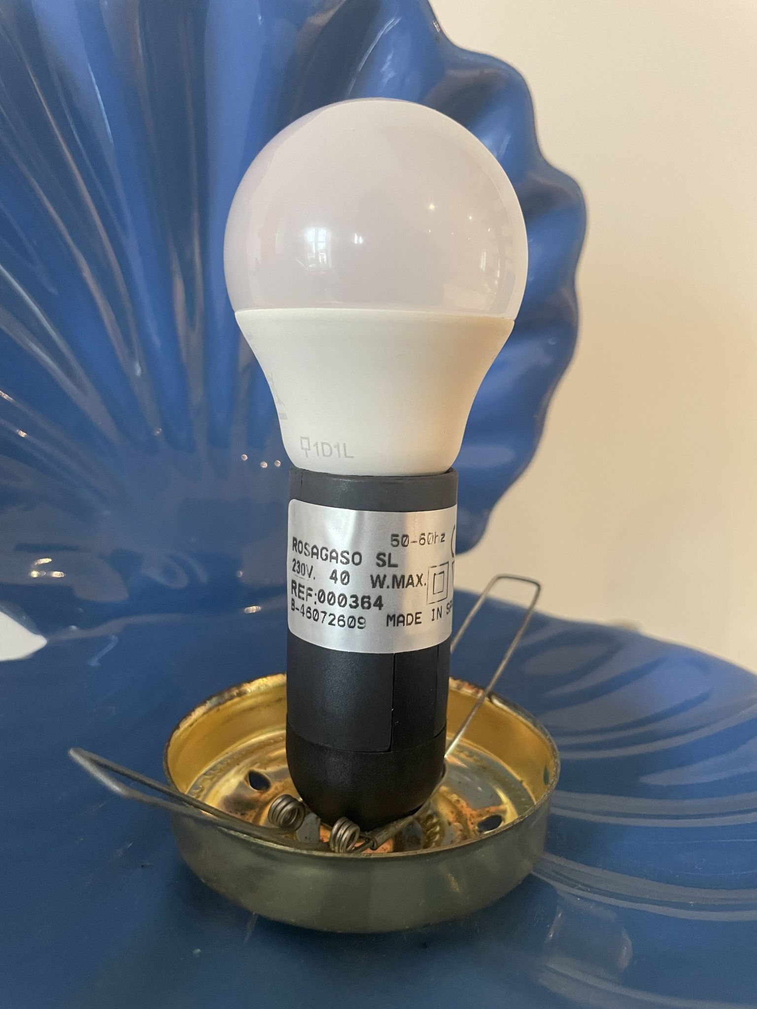 Lampe coquillage en céramique bleue