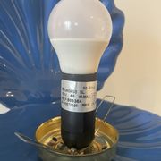 Lampe coquillage en céramique bleue